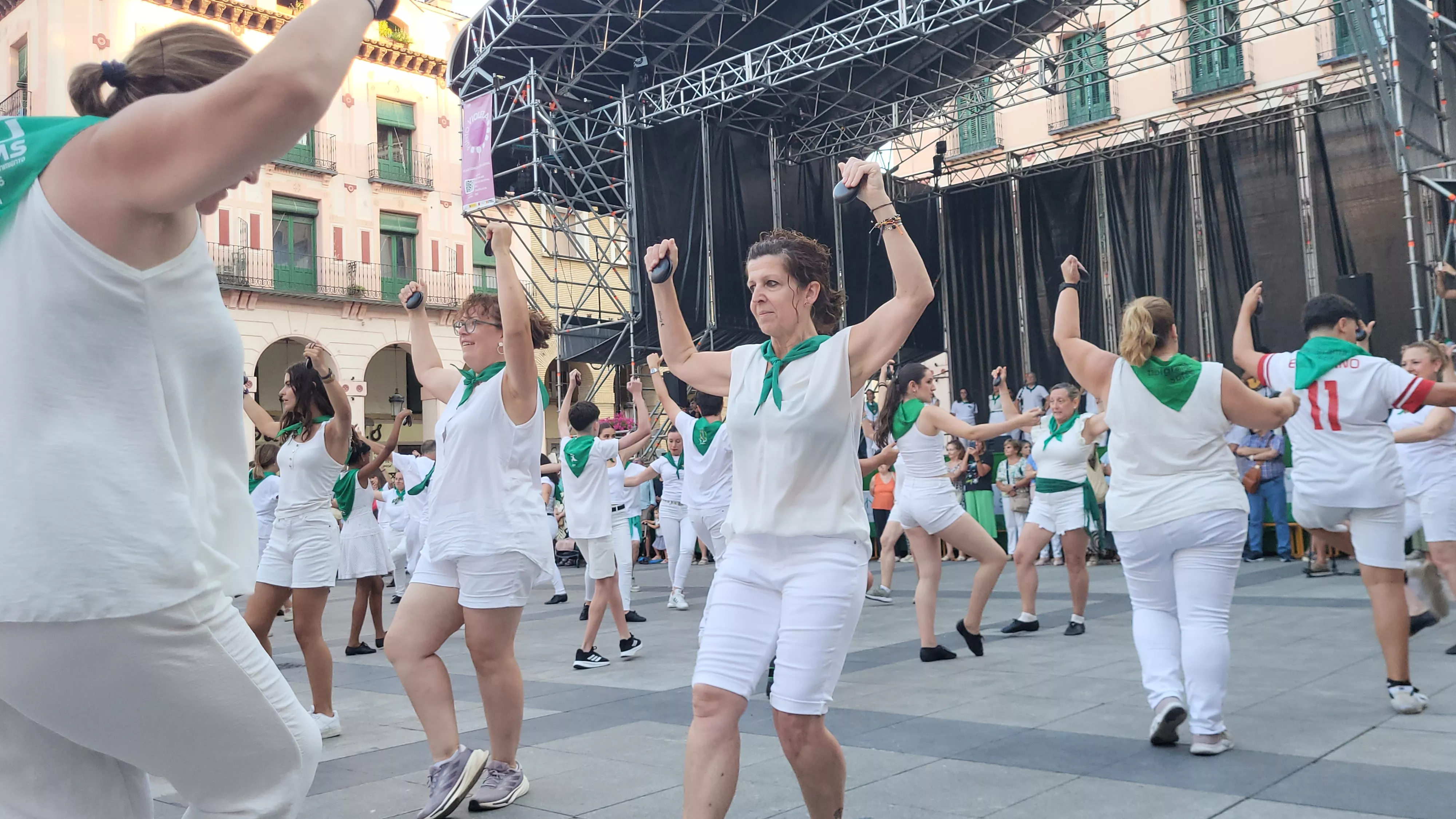 Baile de la Jota de San Lorenzo en la plaza López Allué. Foto Mercedes Manterola