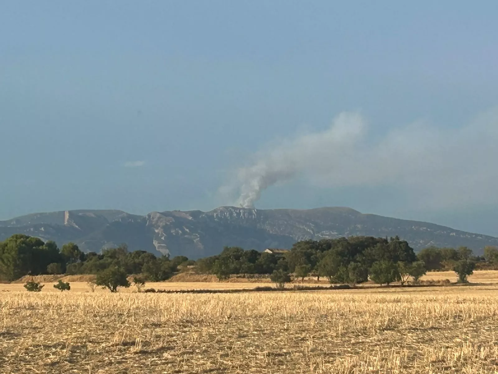 Incendio en Loporzano por un rayo. Foto Carlos Blasco