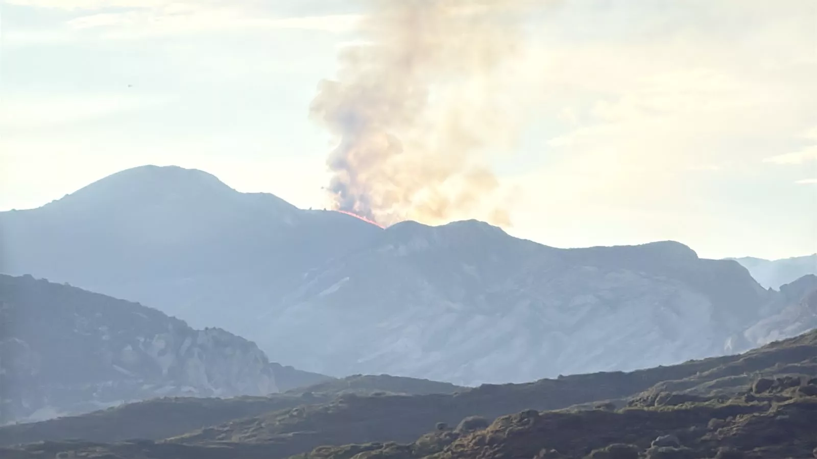 Incendio en Loporzano por un rayo. Foto Ignacio Almudévar