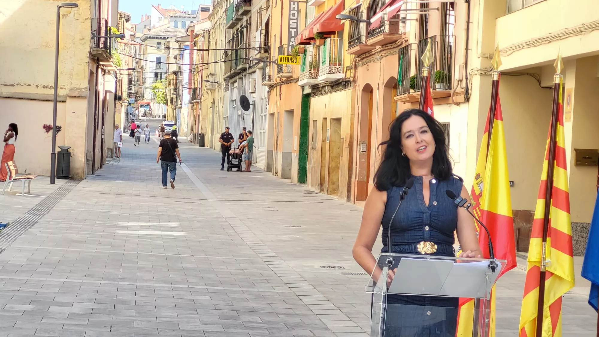 Lorena Orduna, con la calle Padre Huesca de fondo
