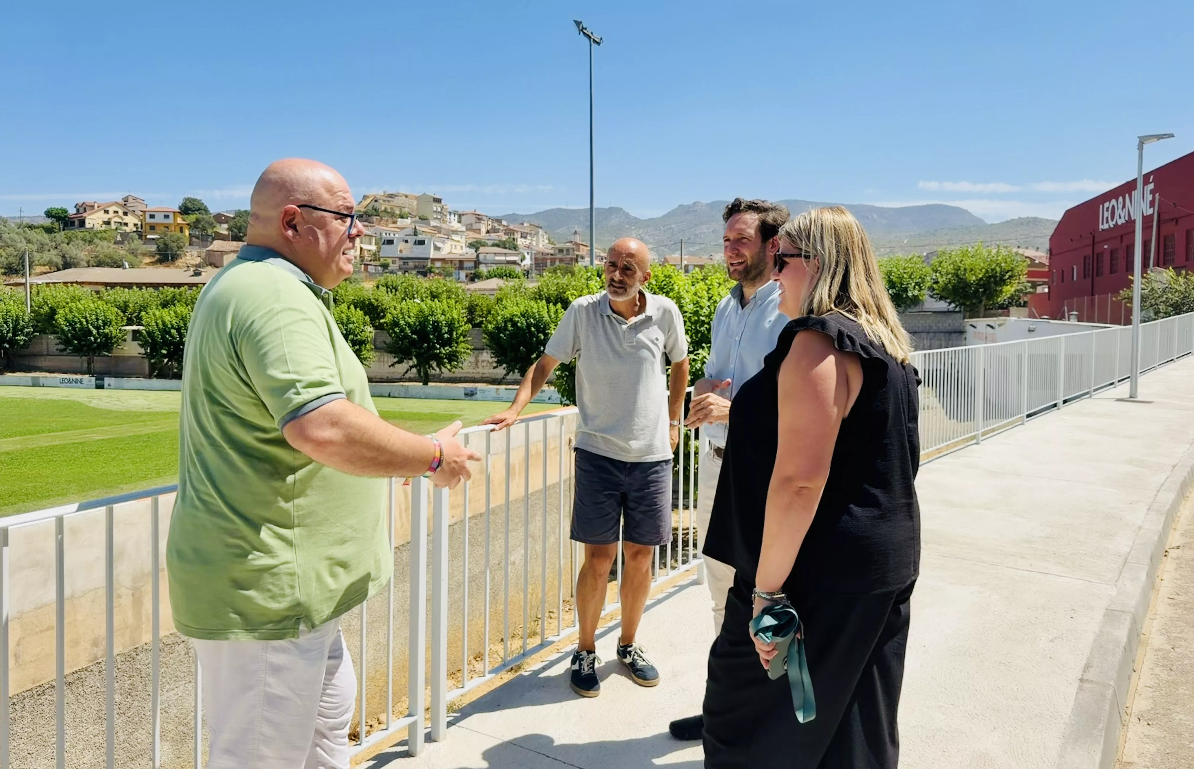 Isaac Claver en la visita realizada a Estadilla tras las obras en el camino Barbastro.