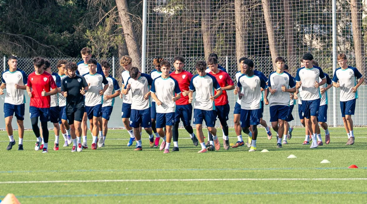 El Huesca B en el primer entrenamiento a las órdenes de Dani Aso