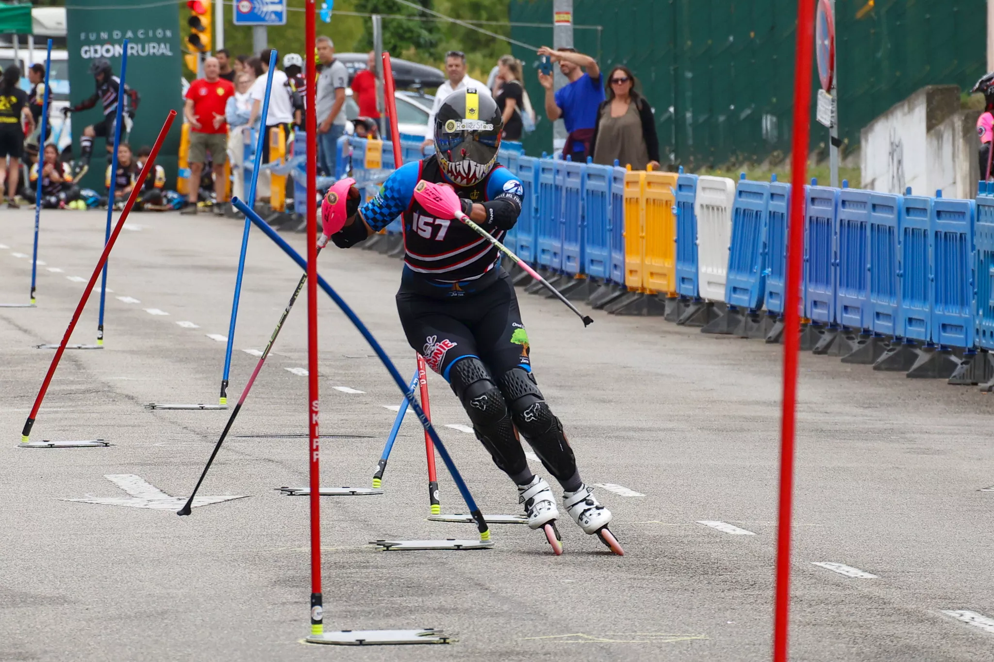 Gabriel patinando 