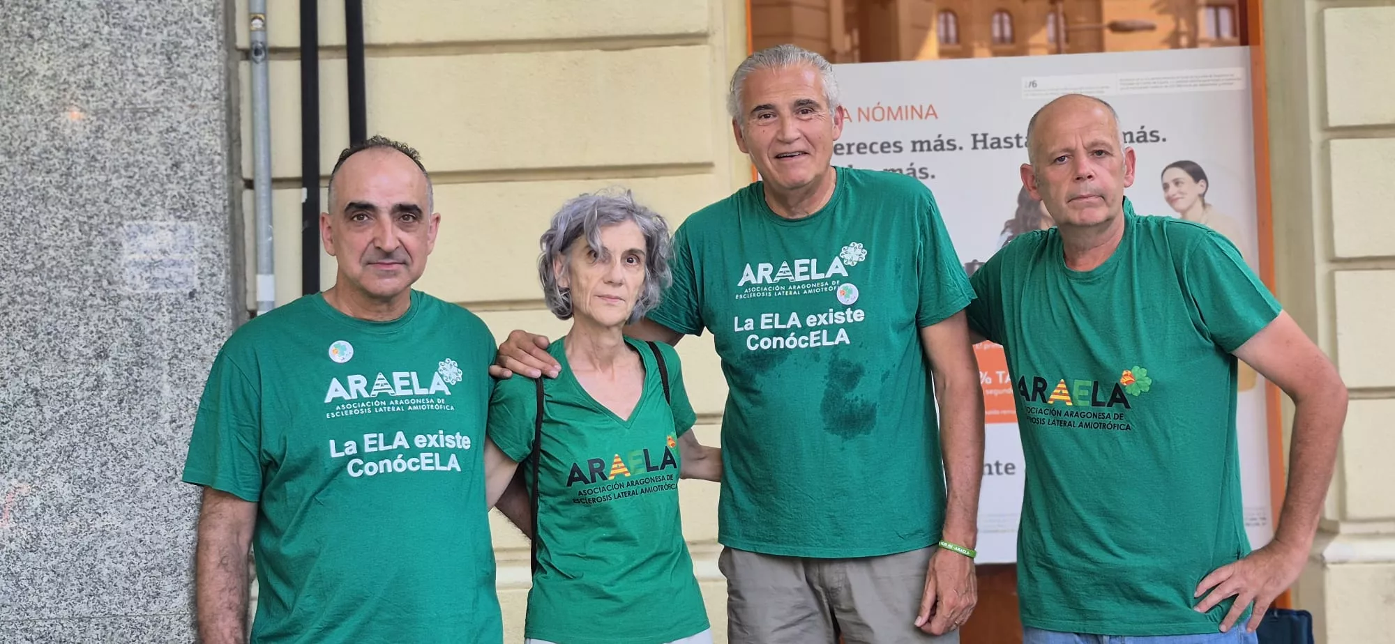 Cruz Membrives, con el presidente de Araela, Luis Estiragués, en el centro de la imagen. Foto Myriam Martínez