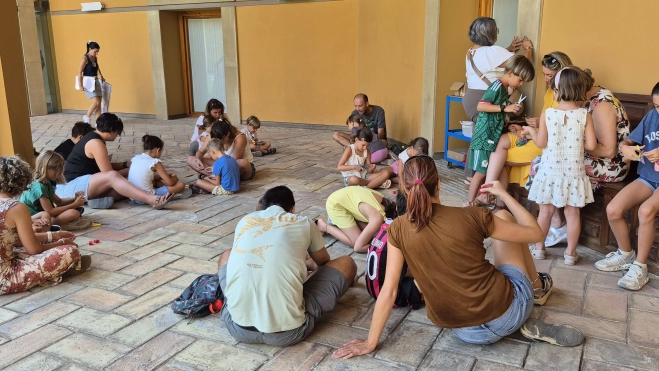 La actividad ha finalizado con unas manualidades en los jardines del Museo. Foto Myriam Martínez La actividad ha finalizado con unas manualidades en los jardines del Museo. Foto Myriam Martínez