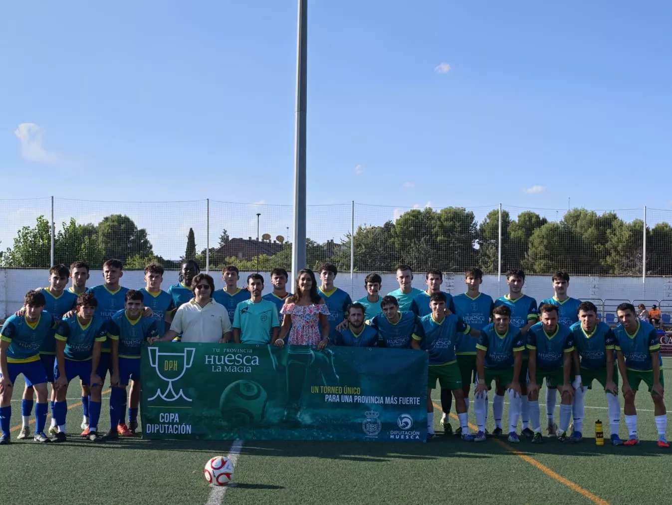 Arranque de la Copa Diputación con los dos contendientes, la vicepresidenta de la DPH y el alcalde de Robres