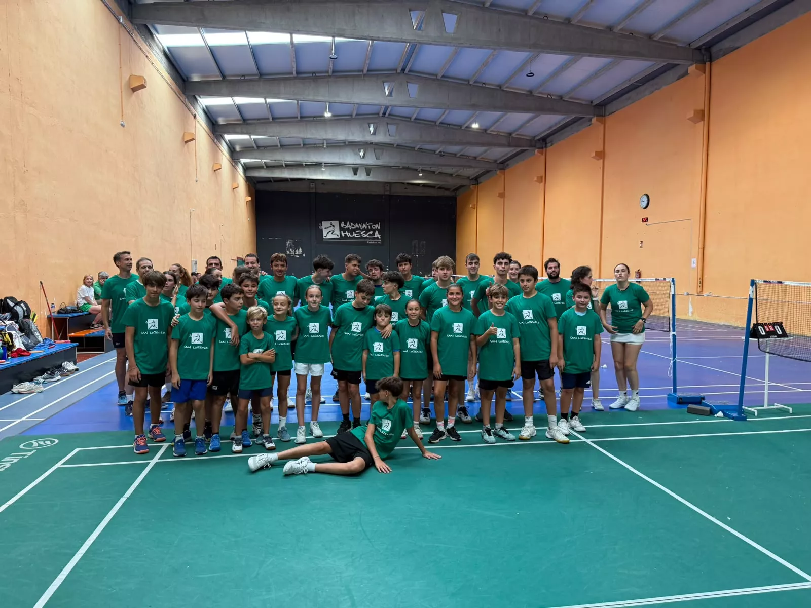 Foto de familia de los participantes en el torneo.