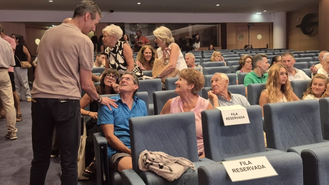 Presentación del libro de los Danzantes de Huesca. Foto Myriam Martínez Presentación del libro de los Danzantes de Huesca. Foto Myriam Martínez