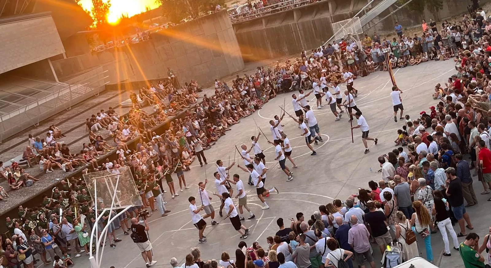 Ensayo de los Danzantes ante el público de Huesca. Foto Mercedes Manterola