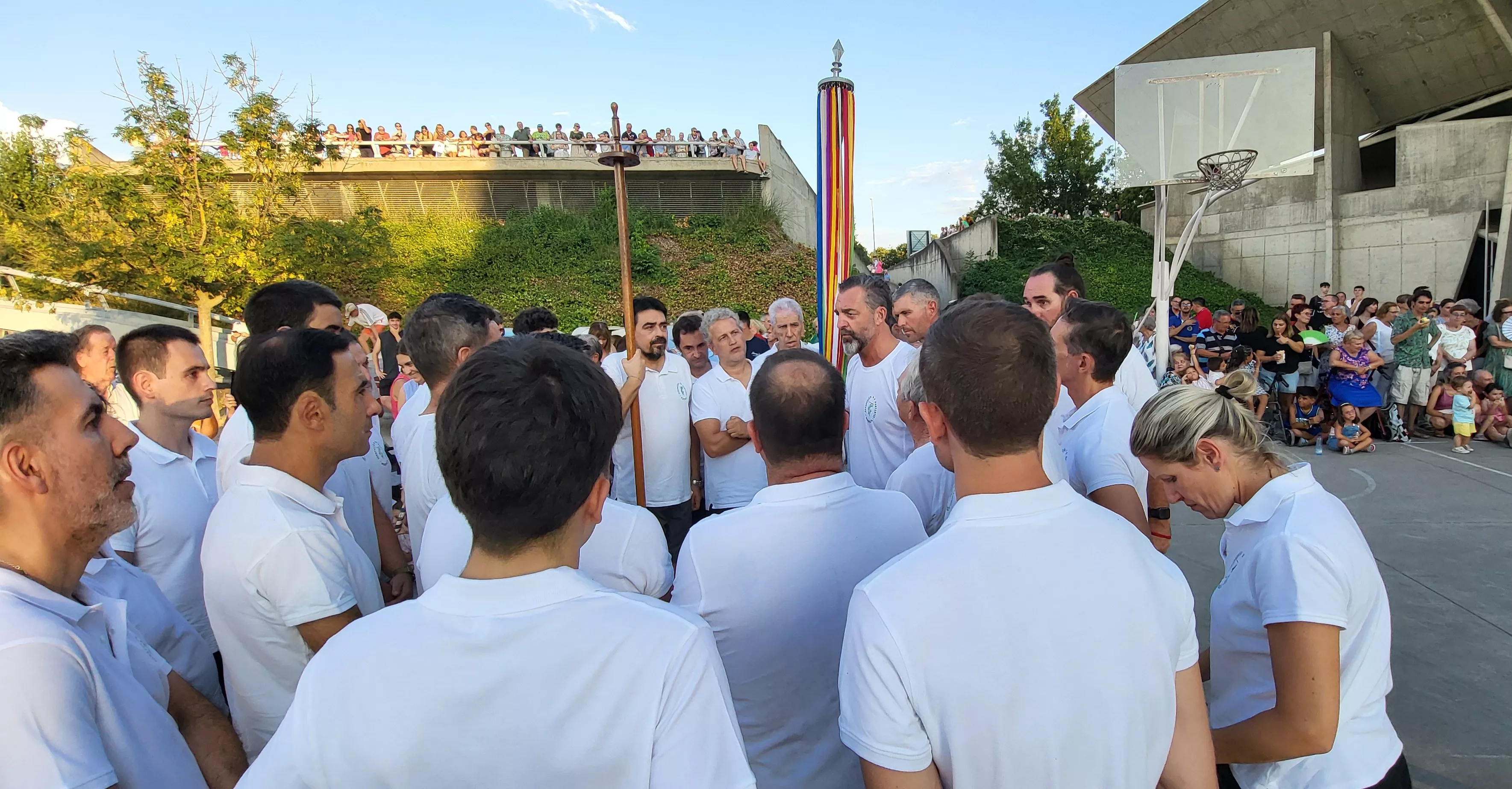 Ensayo de los Danzantes ante el público de Huesca. Foto Mercedes Manterola