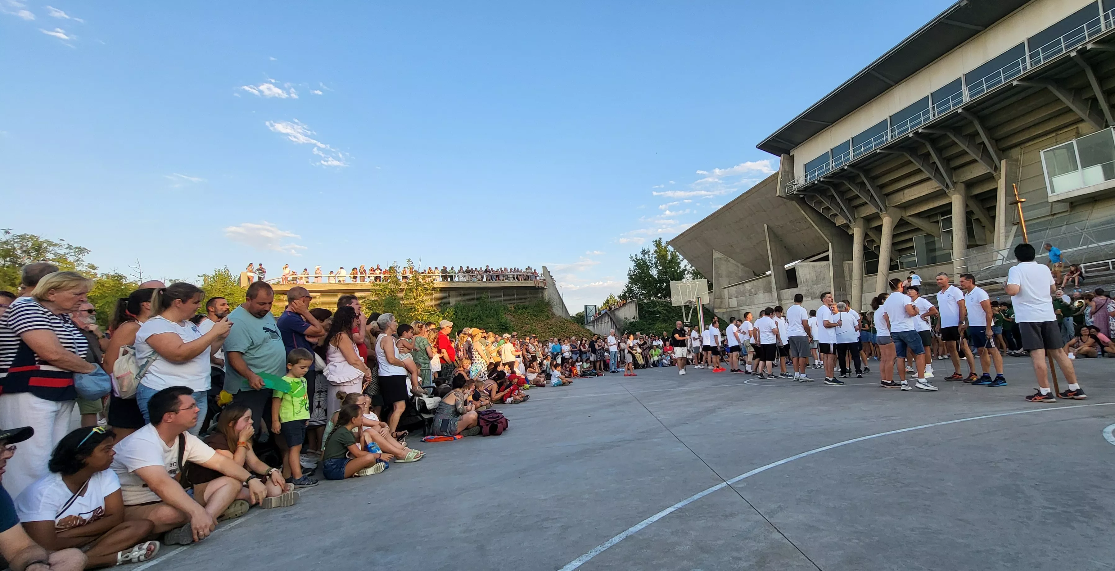 Ensayo de los Danzantes ante el público de Huesca. Foto Mercedes Manterola