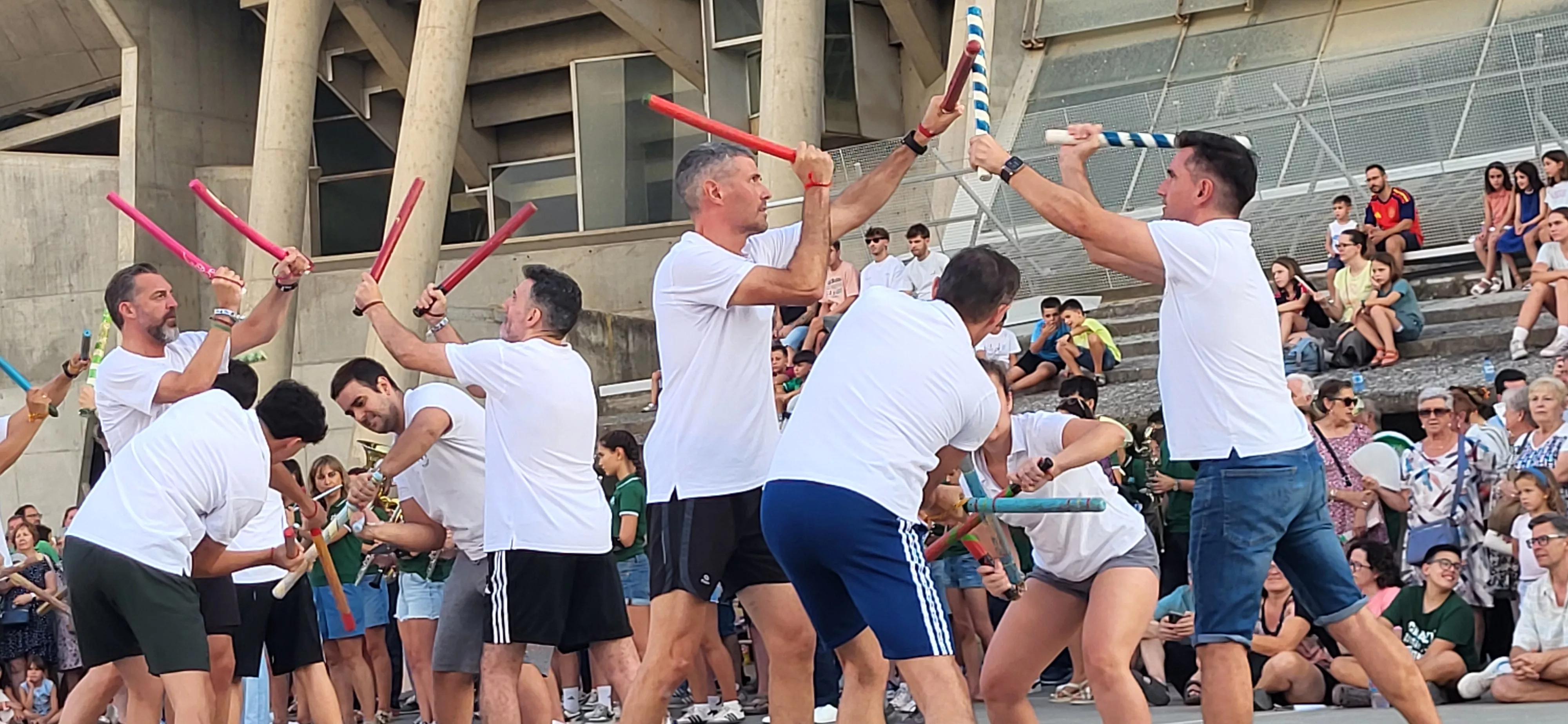 Ensayo de los Danzantes ante el público de Huesca. Foto Mercedes Manterola