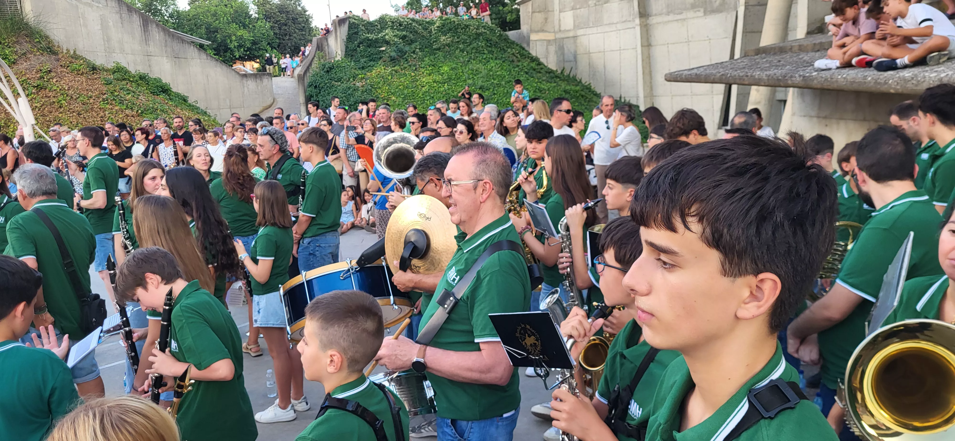 Ensayo de los Danzantes ante el público de Huesca. Foto Mercedes Manterola