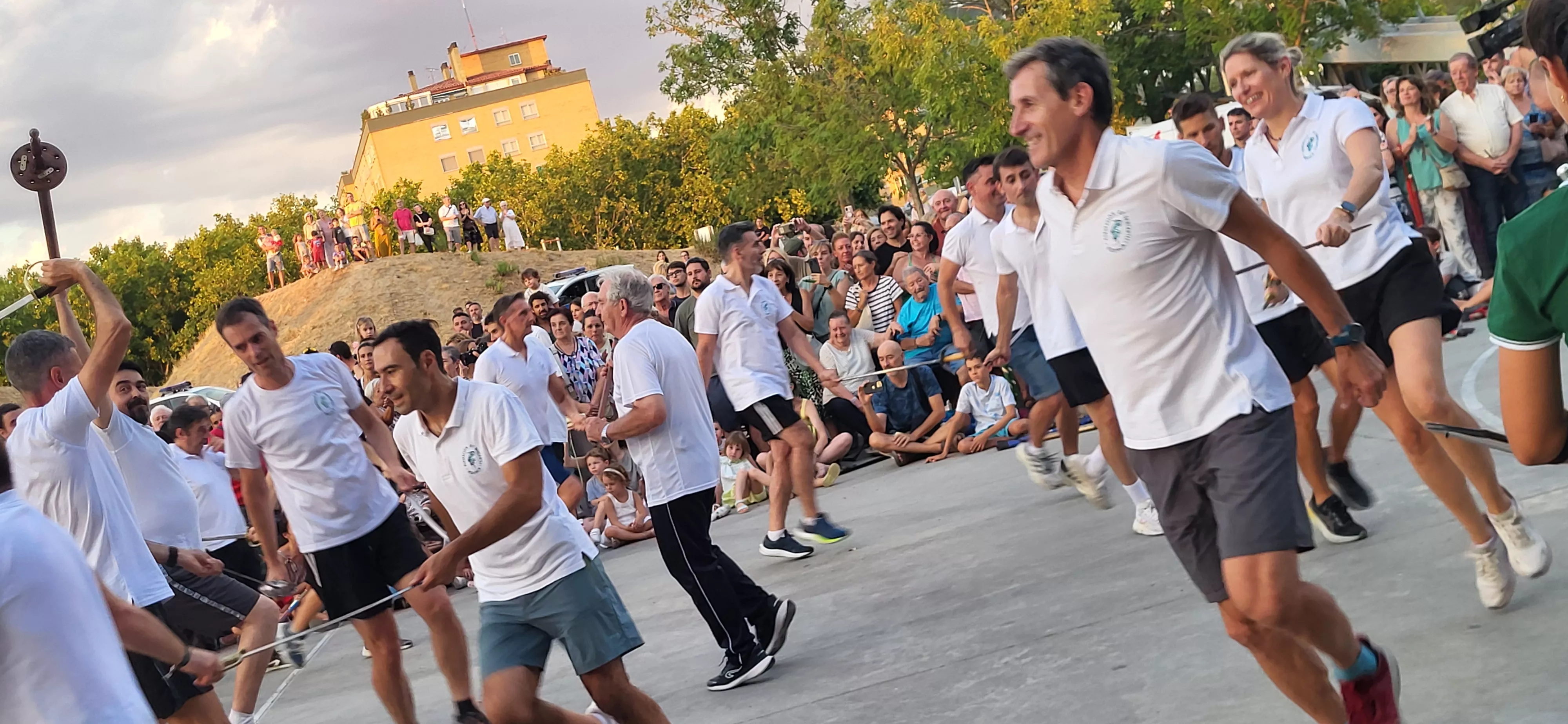 Ensayo de los Danzantes ante el público de Huesca. Foto Mercedes Manterola