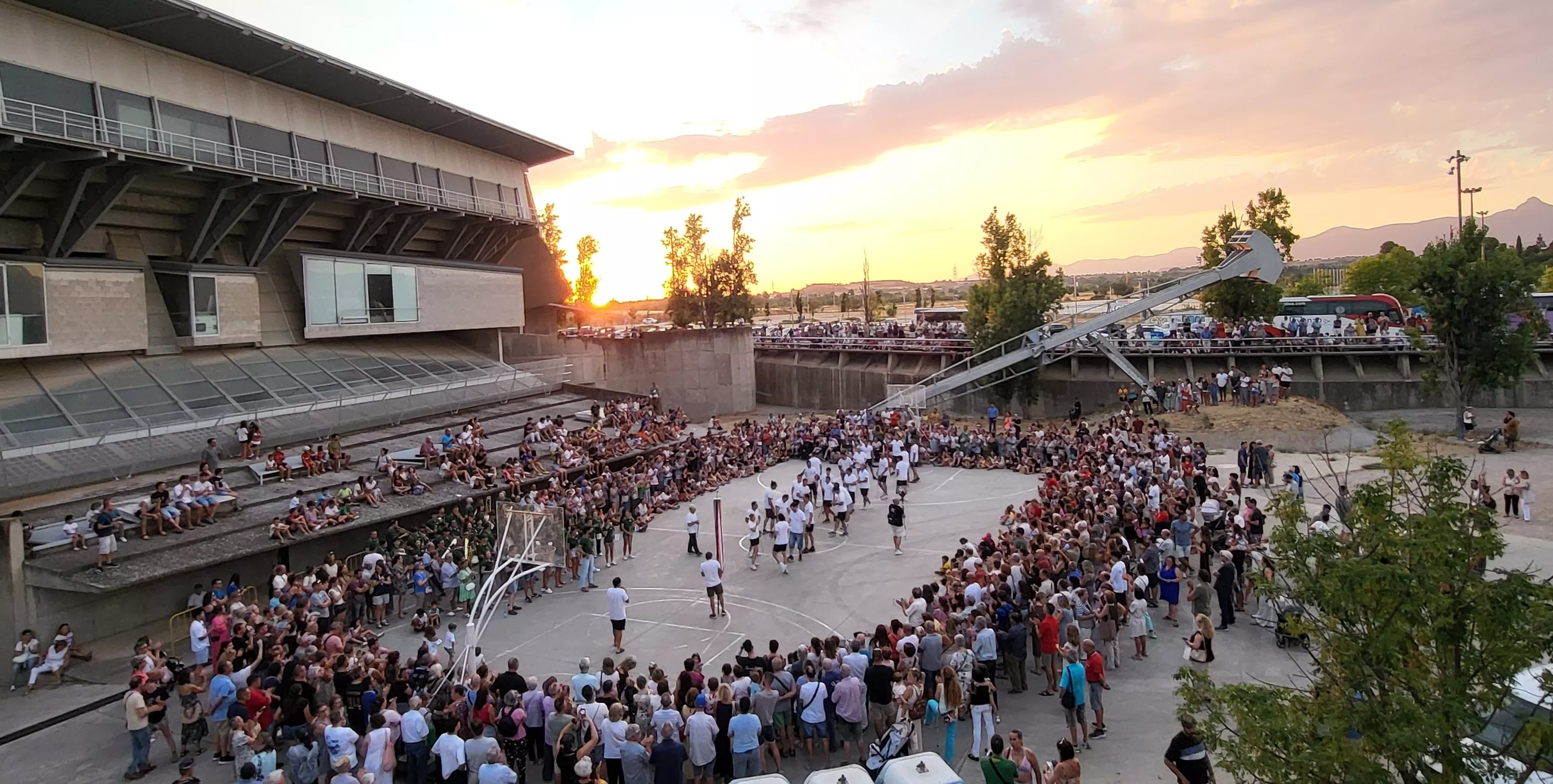 Ensayo de los Danzantes ante el público de Huesca. Foto Mercedes Manterola