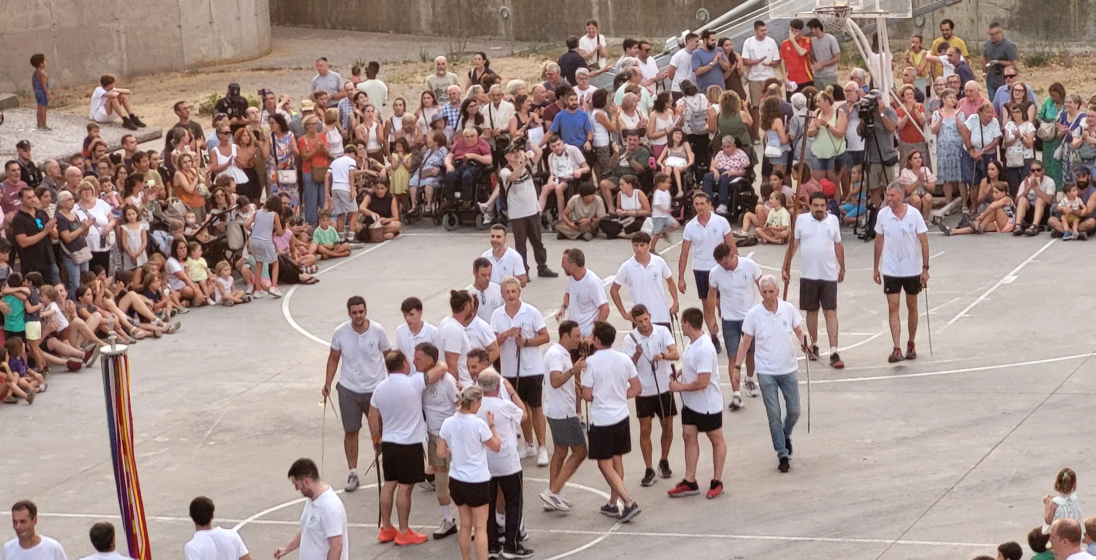 Ensayo de los Danzantes ante el público de Huesca. Foto Mercedes Manterola