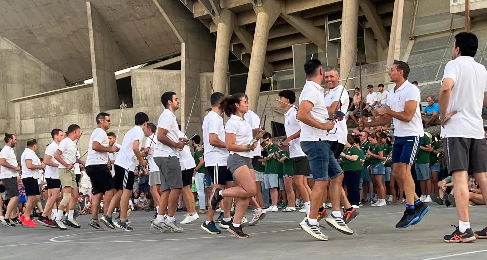 Ensayo de los Danzantes ante el público de Huesca. Foto Mercedes Manterola