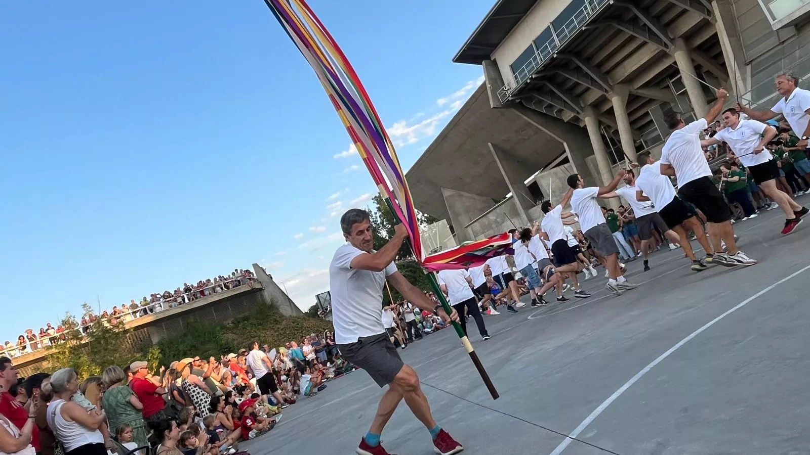 Ensayo de los Danzantes ante el público de Huesca. Foto Mercedes Manterola