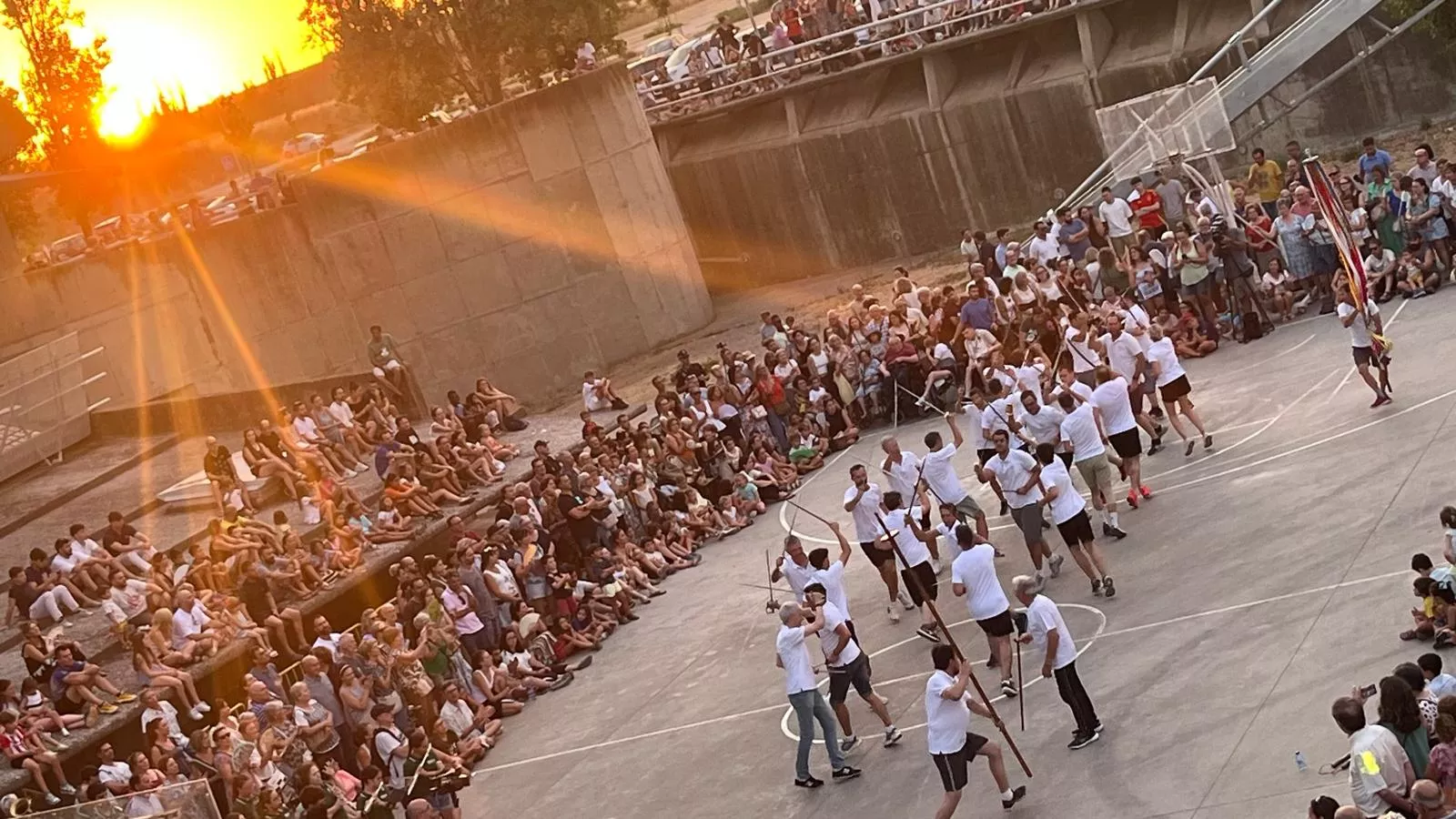Ensayo de los Danzantes ante el público de Huesca. Foto Mercedes Manterola