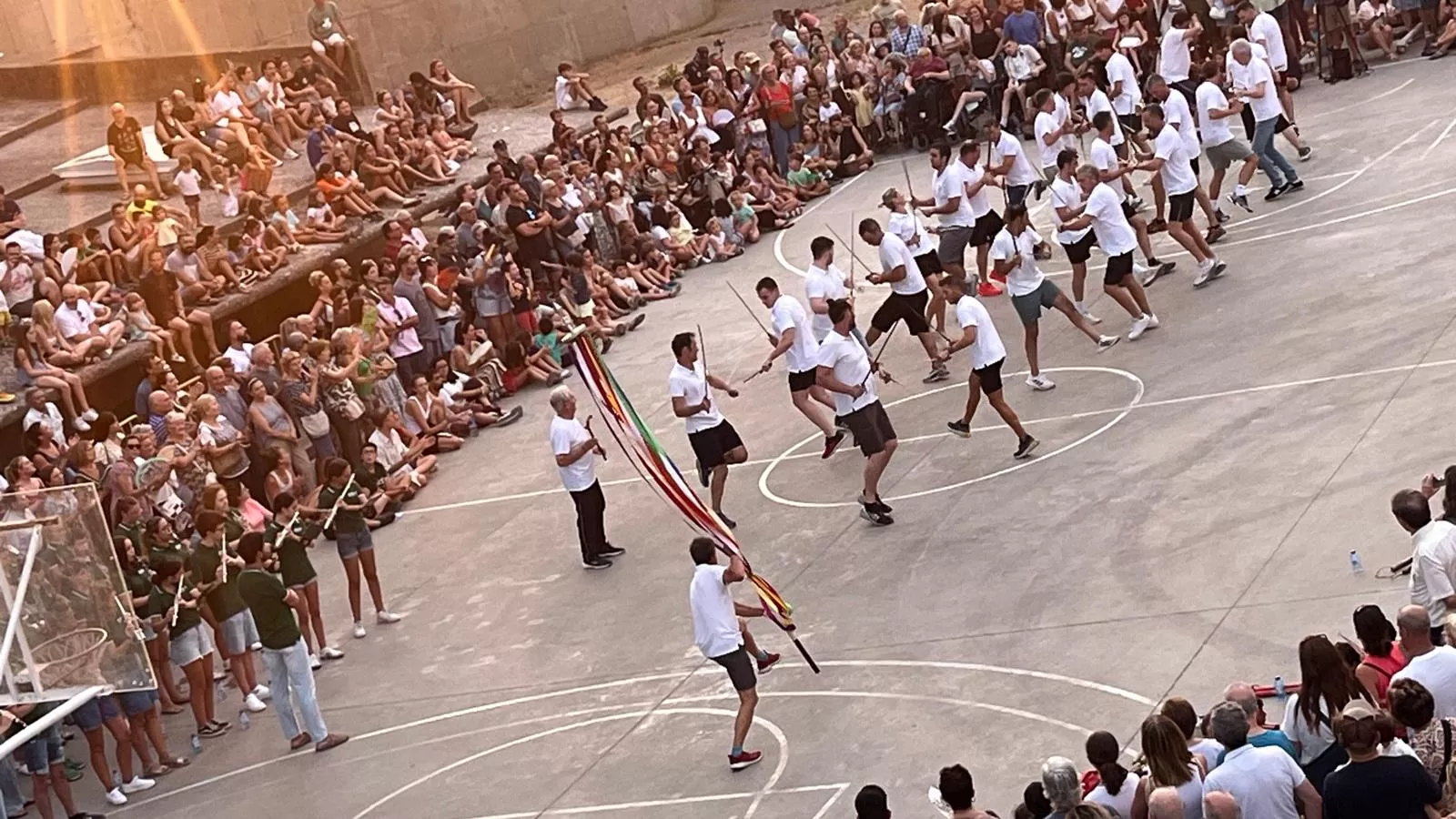Ensayo de los Danzantes ante el público de Huesca. Foto Mercedes Manterola