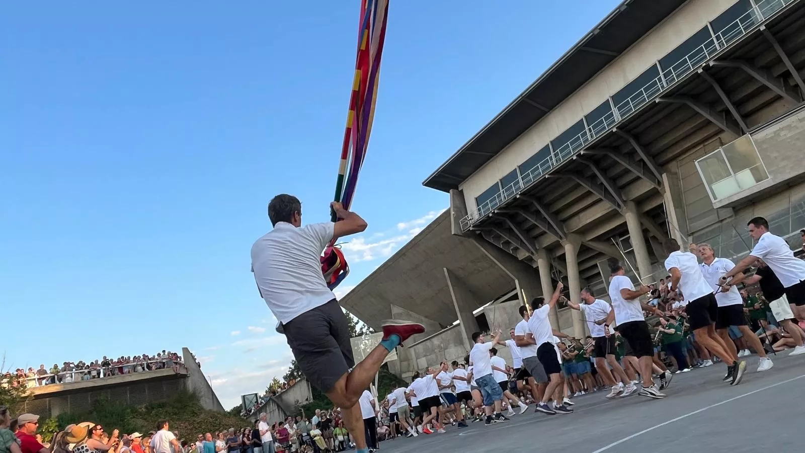 Ensayo de los Danzantes ante el público de Huesca. Foto Mercedes Manterola