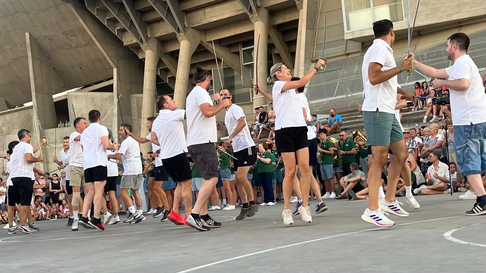 Ensayo de los Danzantes ante el público de Huesca. Foto Mercedes Manterola