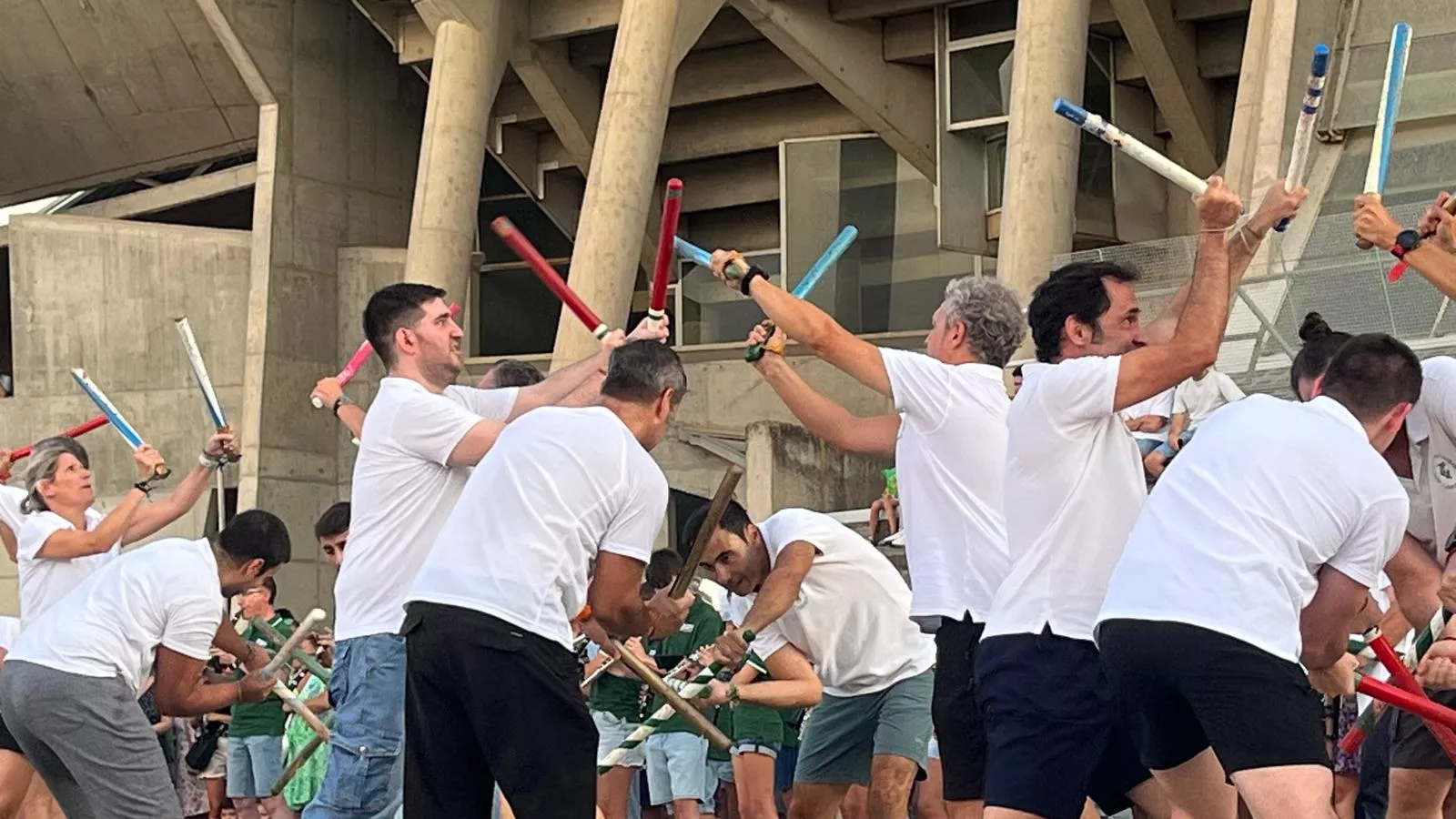 Ensayo de los Danzantes ante el público de Huesca. Foto Mercedes Manterola