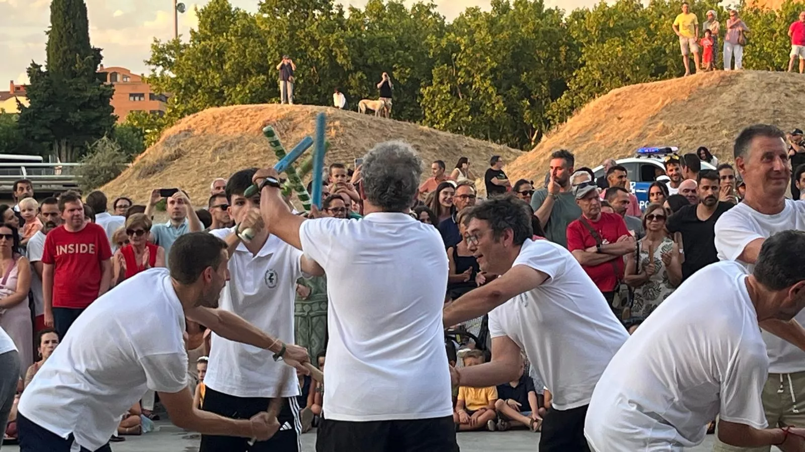 Ensayo de los Danzantes ante el público de Huesca. Foto Mercedes Manterola