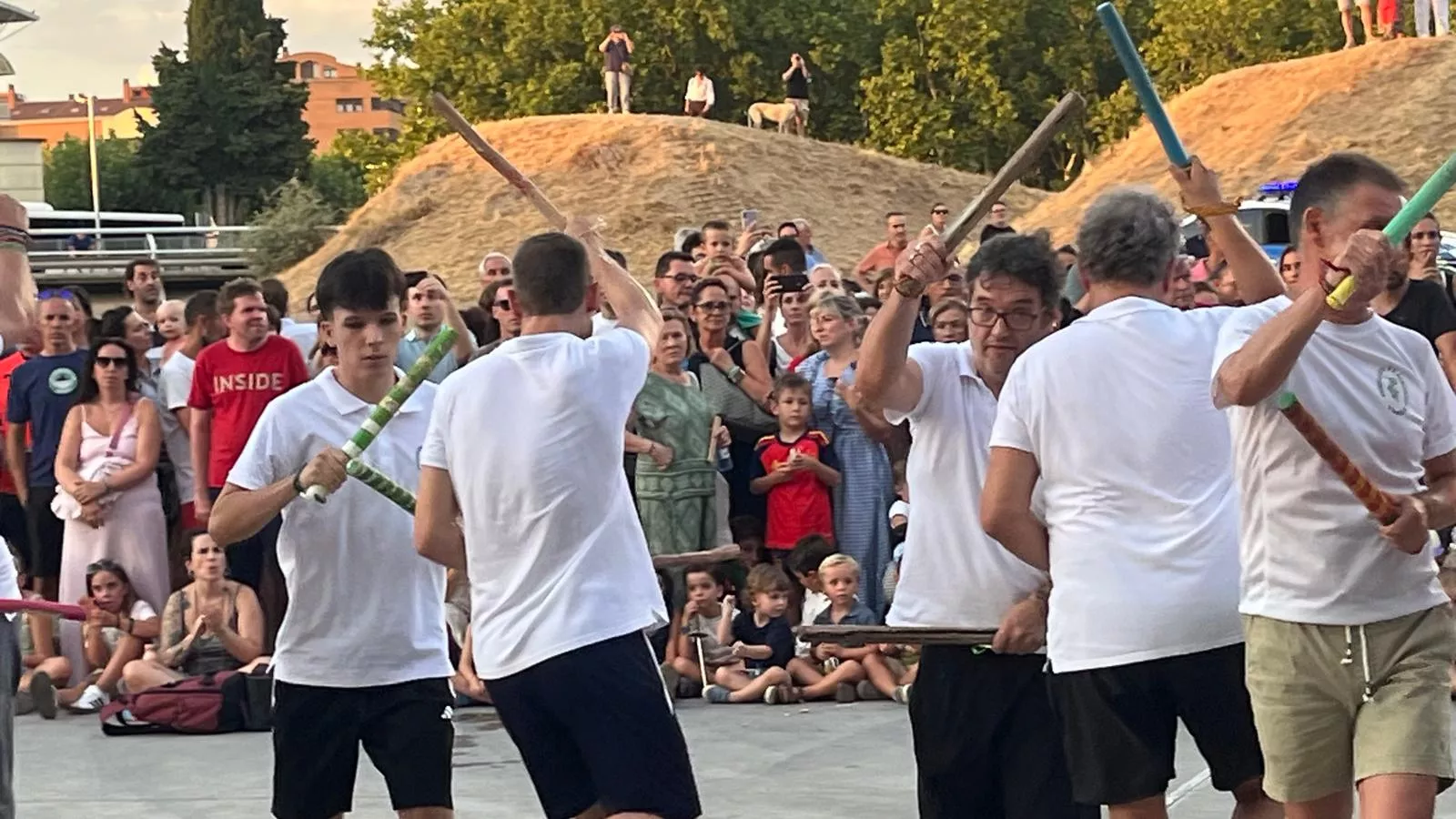 Ensayo de los Danzantes ante el público de Huesca. Foto Mercedes Manterola