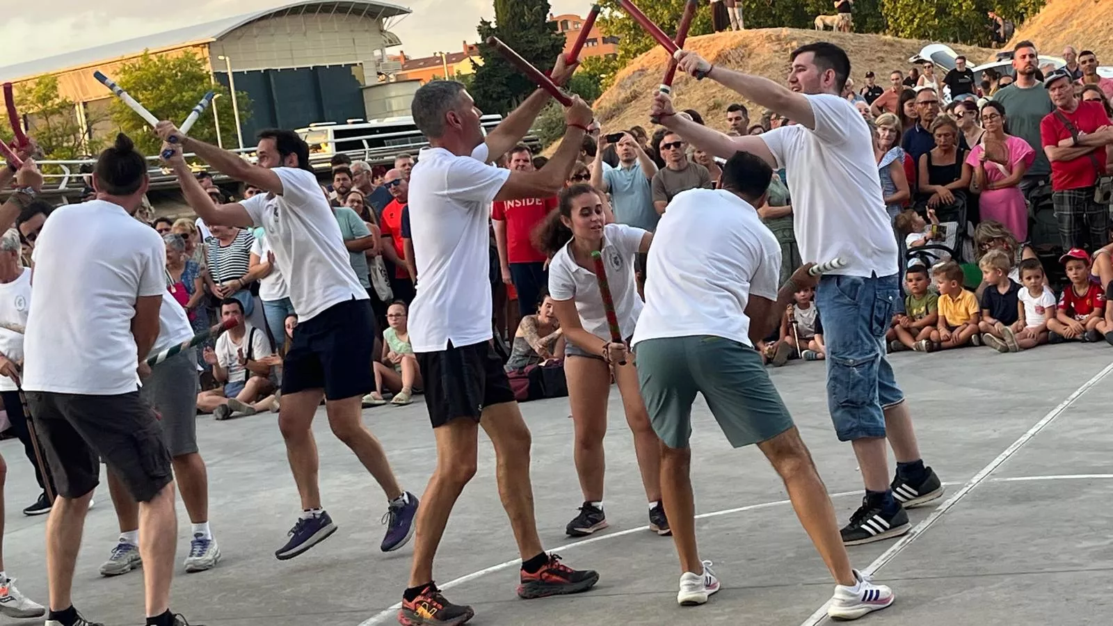 Ensayo de los Danzantes ante el público de Huesca. Foto Mercedes Manterola