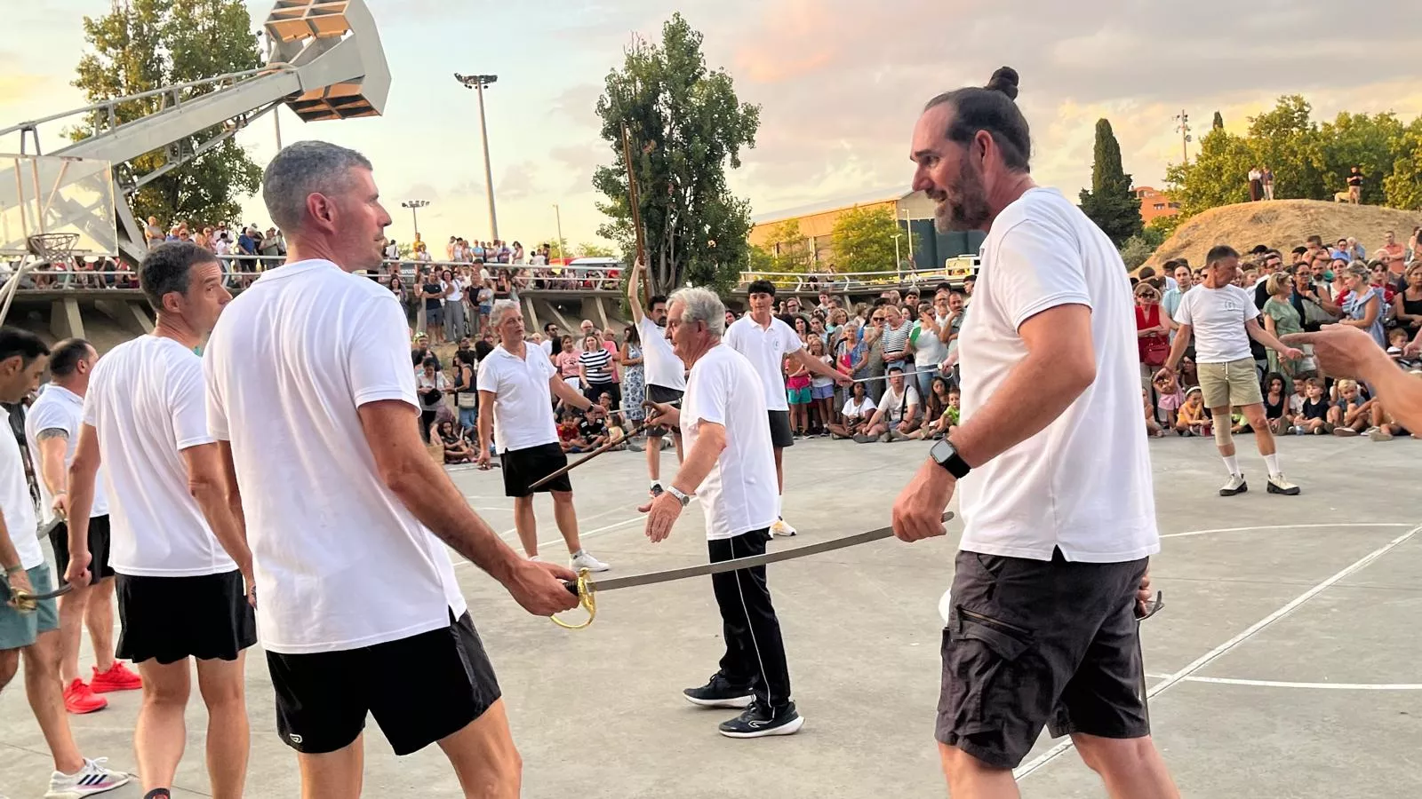Ensayo de los Danzantes ante el público de Huesca. Foto Mercedes Manterola
