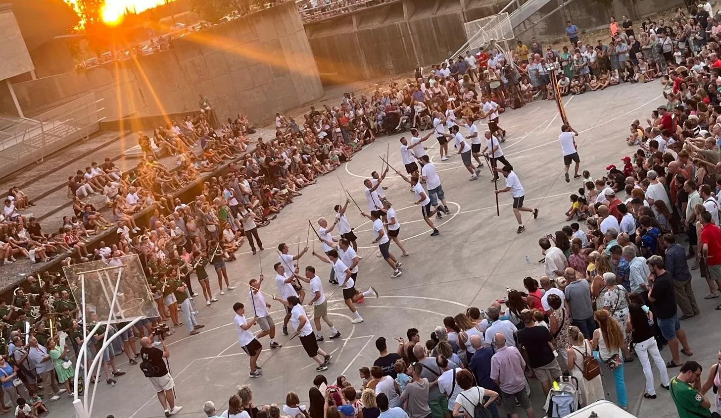Los Danzantes desatan la emoción de Huesca en el ensayo más esperado antes de San Lorenzo. Foto Mercedes Manterola