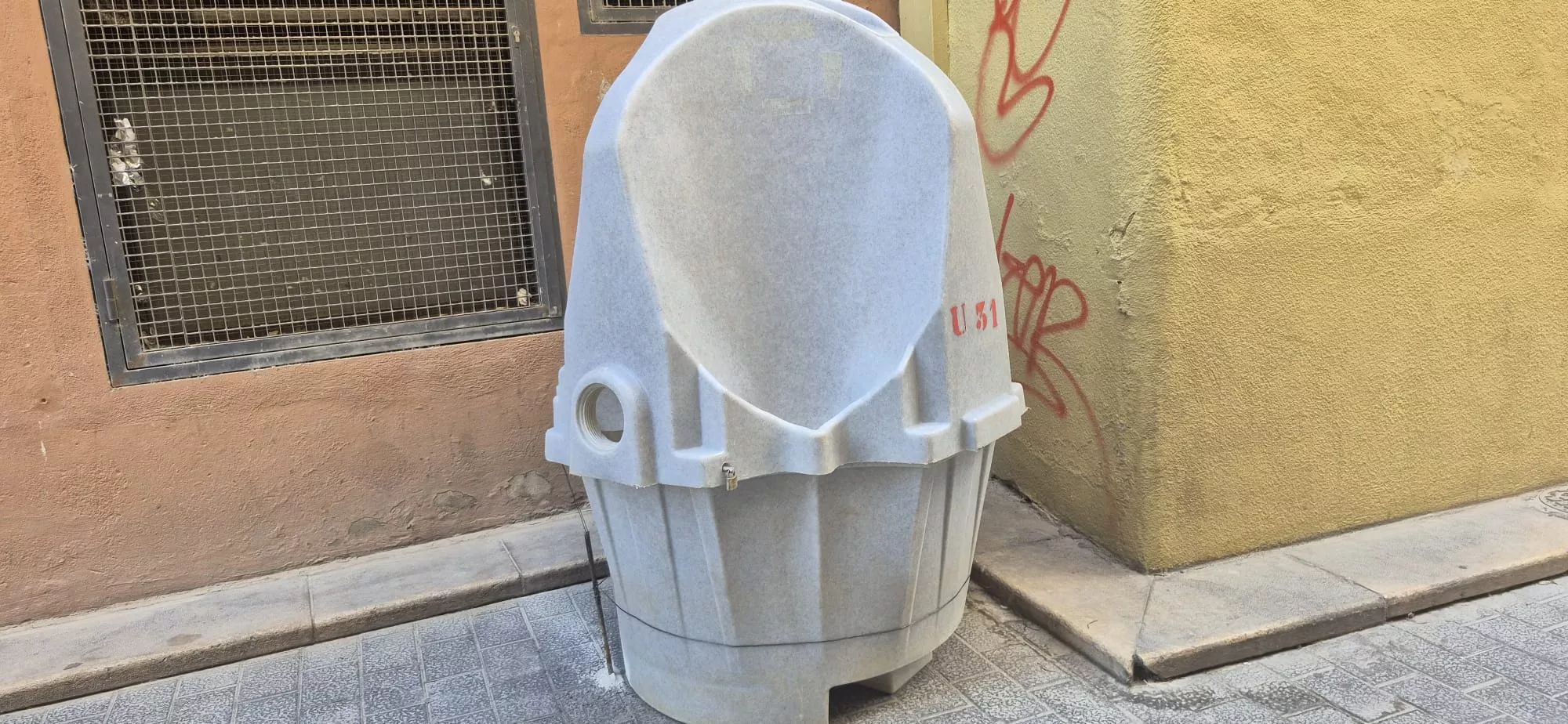 Nuevos urinarios para las fiestas de San Lorenzo de Huesca. Foto Myriam Martínez