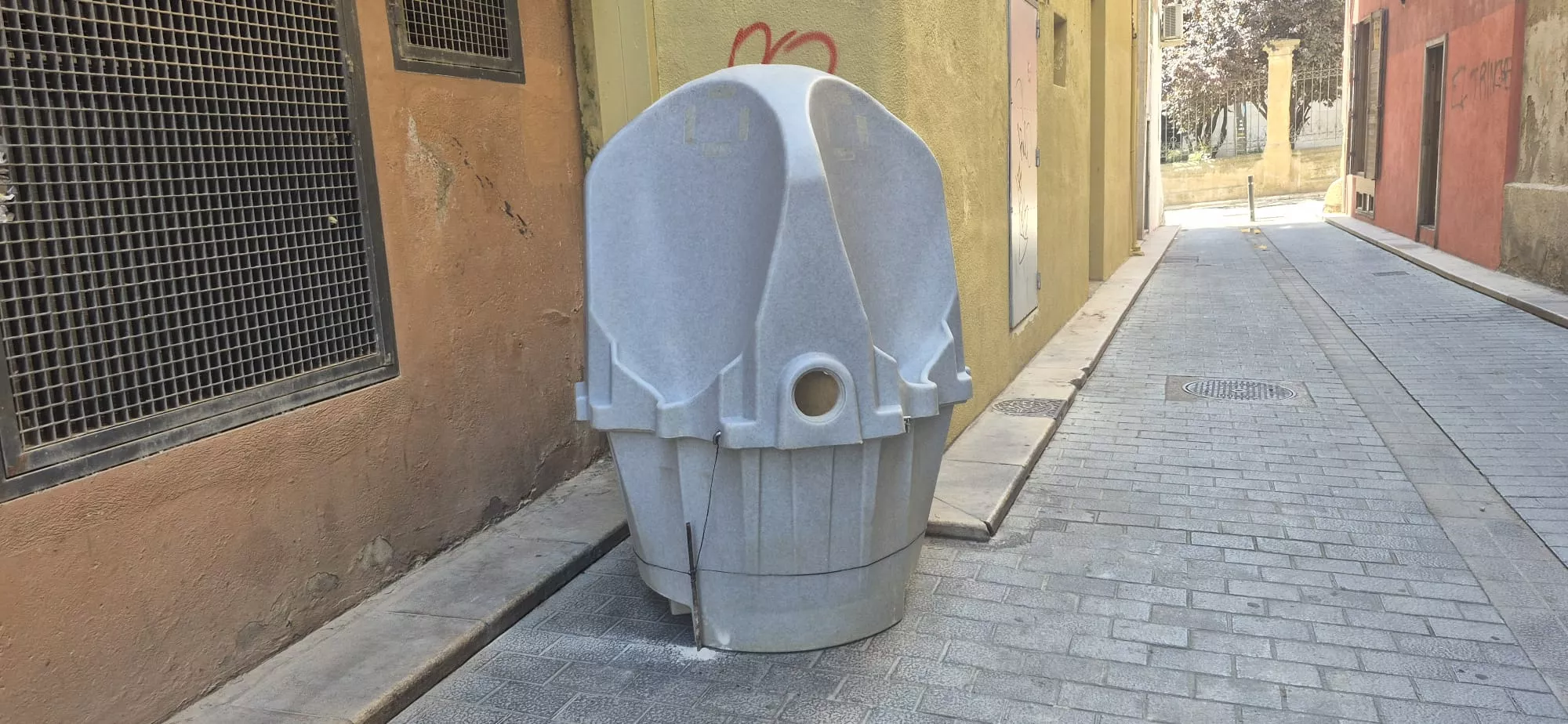 Nuevos urinarios para las fiestas de San Lorenzo de Huesca. Foto Myriam Martínez