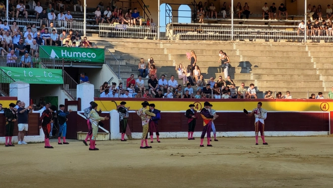 Paseíllo de la novillada de este viernes.