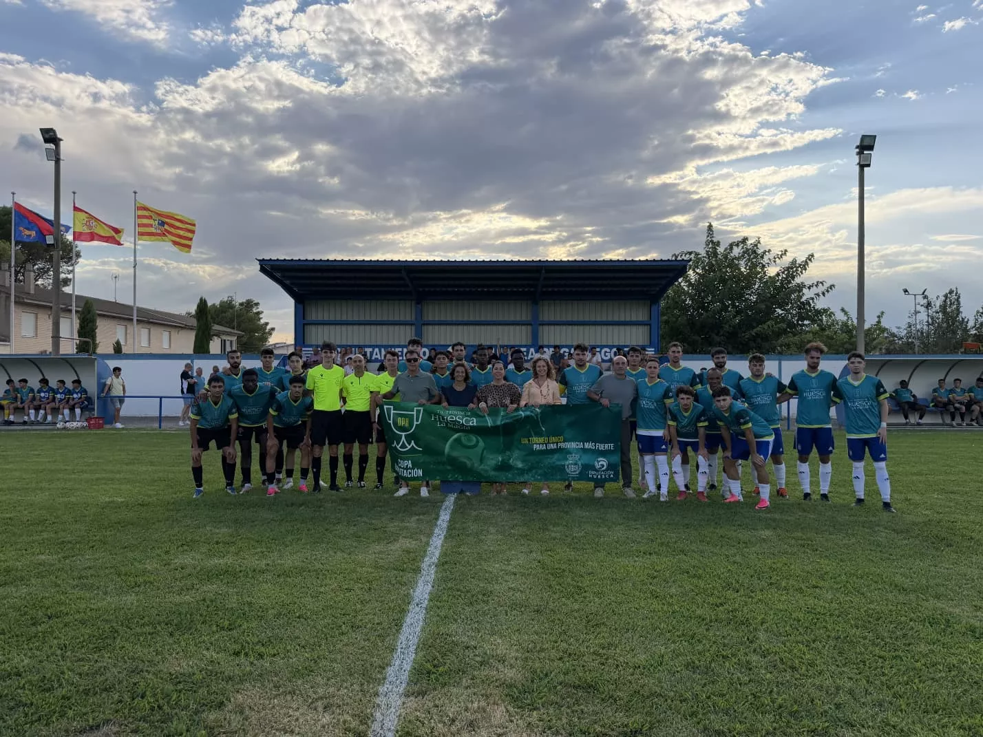 Los equipos con las autoridades