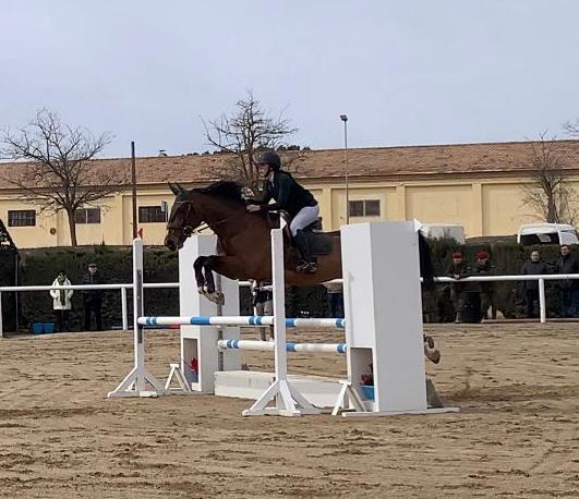 Laura Ballarín, de Hípica de Salas, en categoría 1,05 en la Academia General Militar.