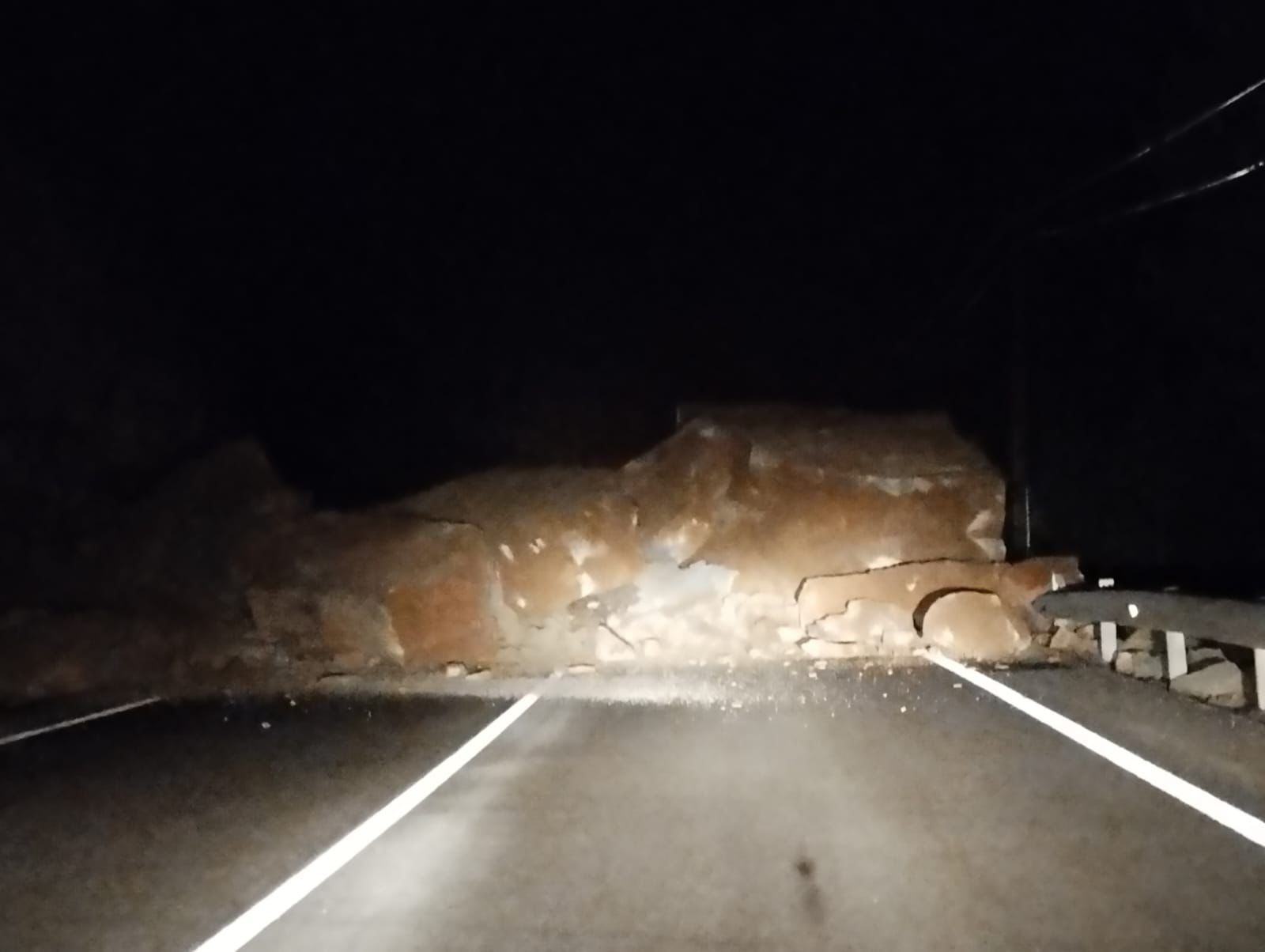 Desprendimiento en la A-139, entre Graus y Campo