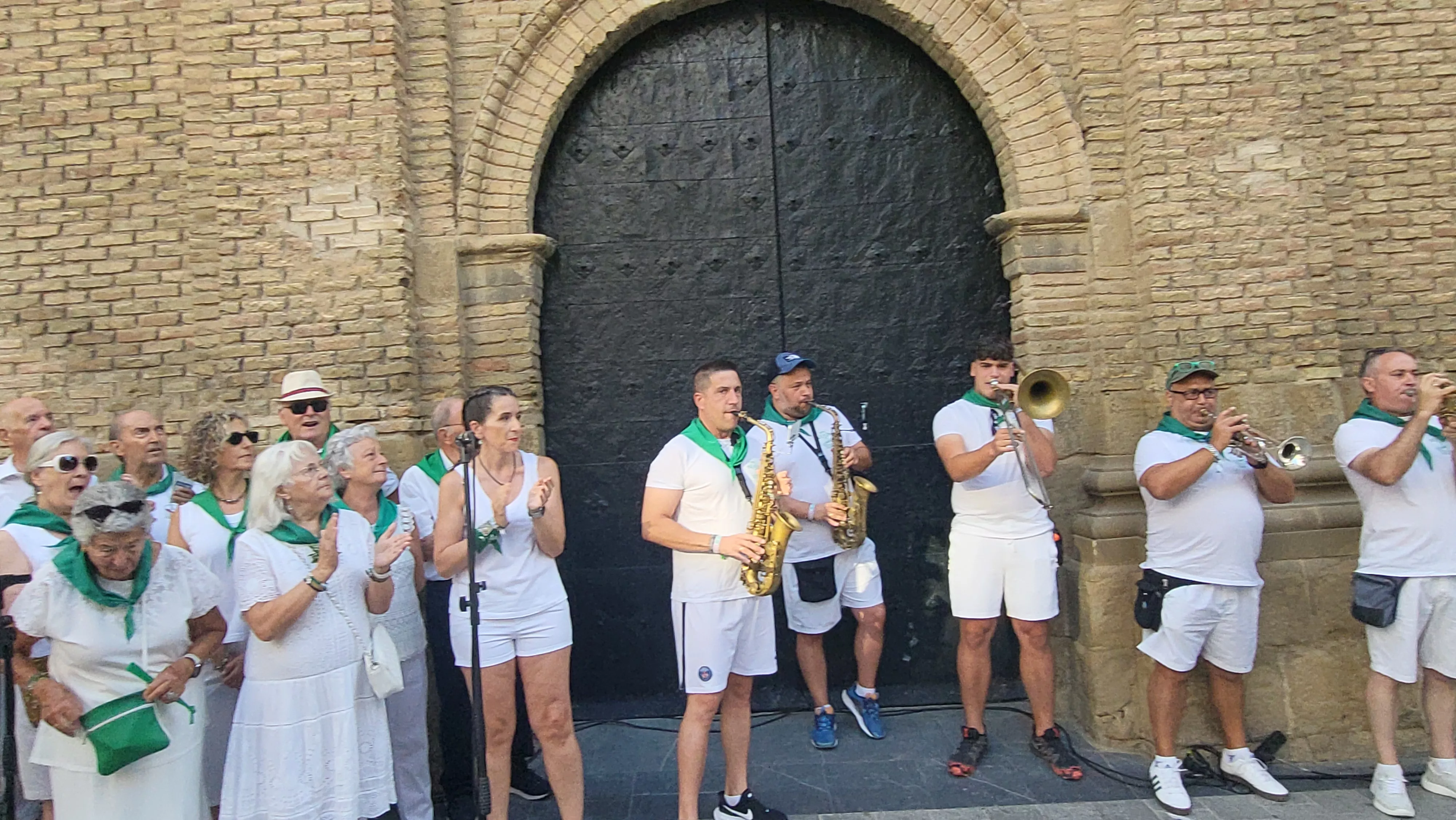 Saludo al Santo protagonizado por Carlos Jalle. Foto Mercedes Manterola