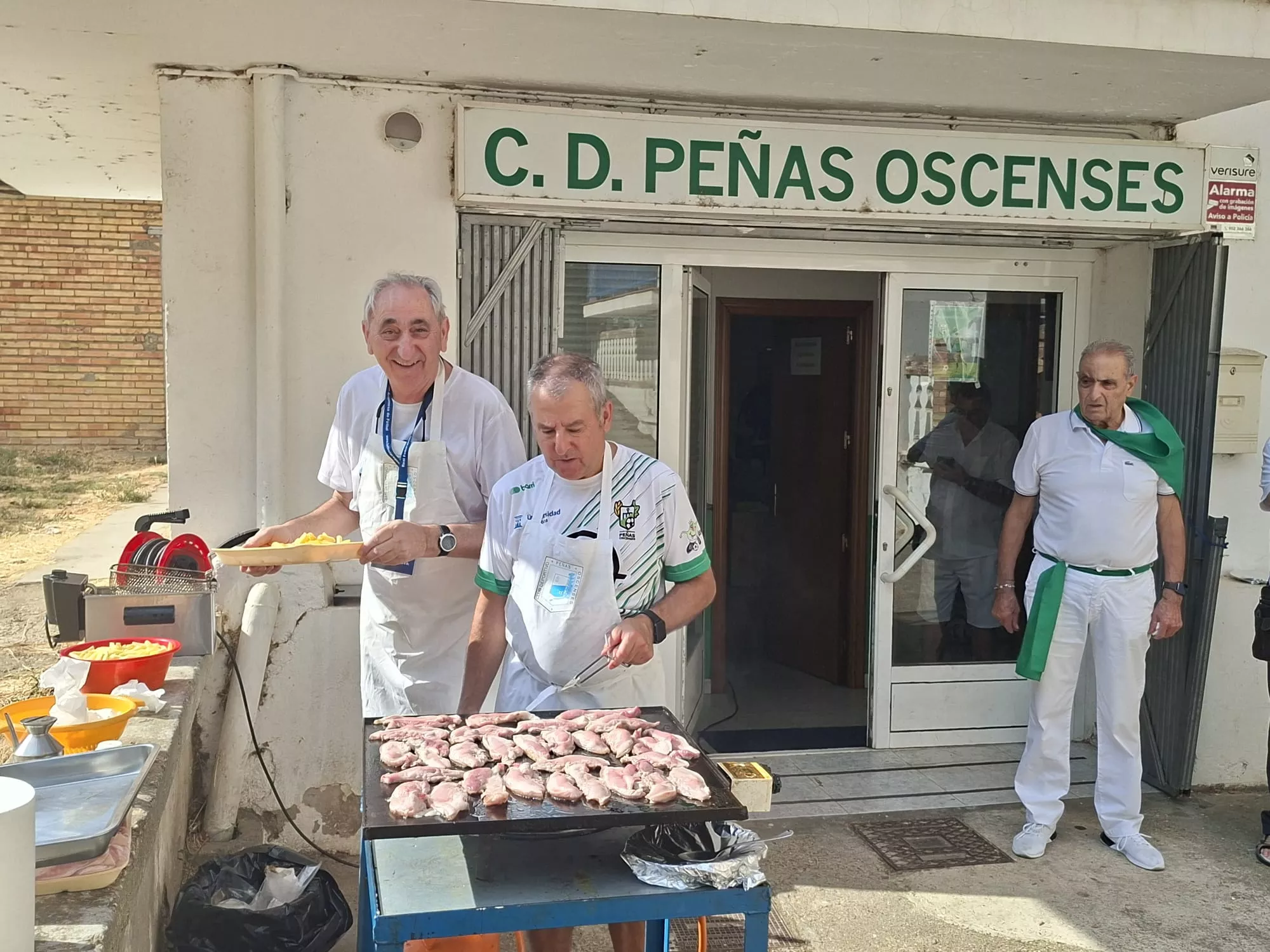 En el Peñas Oscenses, almuerzo de campeonato. Foto C. Lacampa