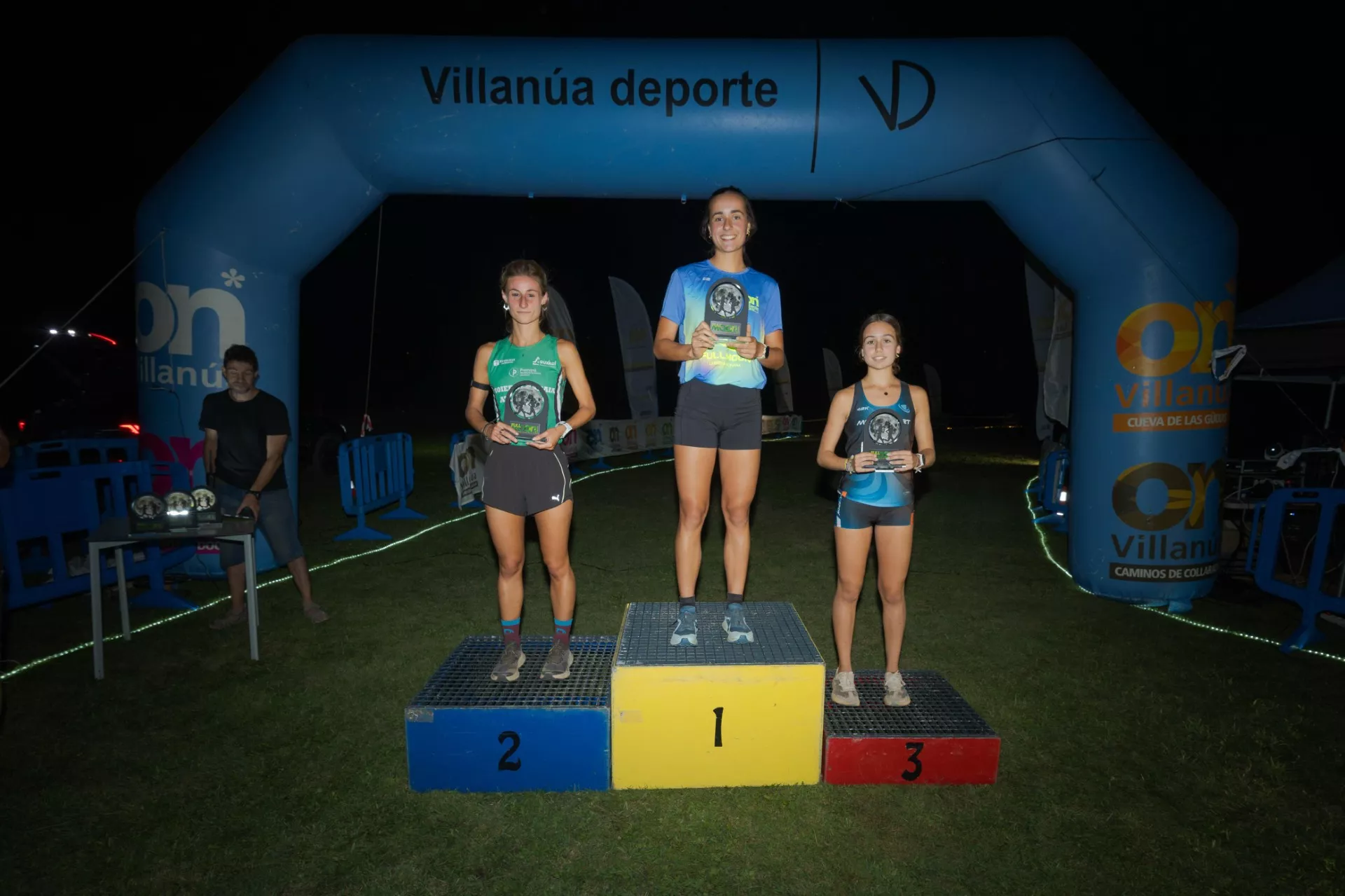 Podio femenino de la carrera. Foto: Turismo Villanúa / Yhabril Moro