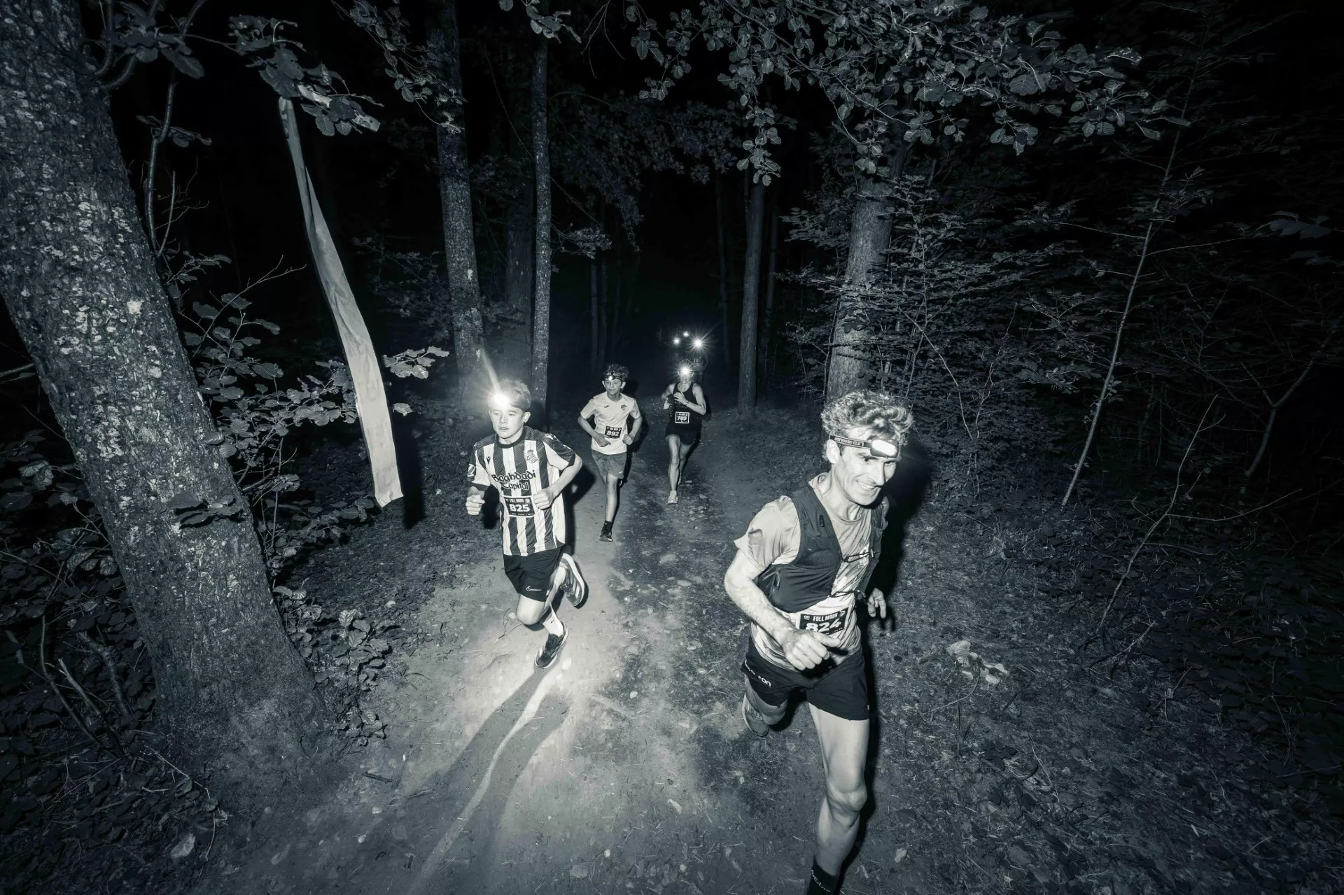 Carrera Full Moon de Villanúa. Foto: Turismo Villanúa / Yhabril Moro