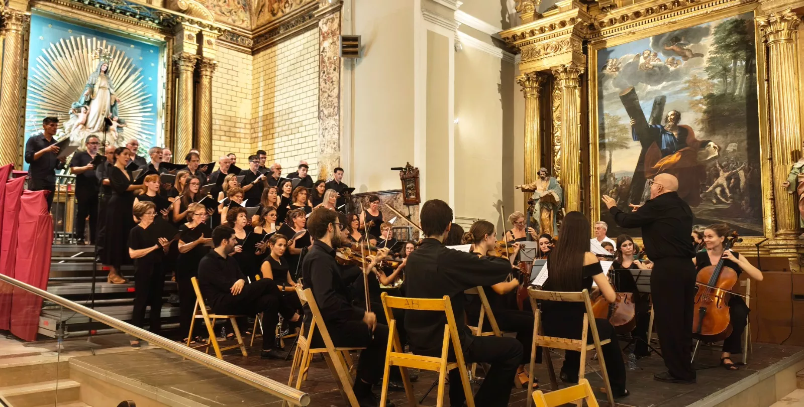 Impresionante interpretación de las Completas por la orquesta y coral. Foto María José Sampietro