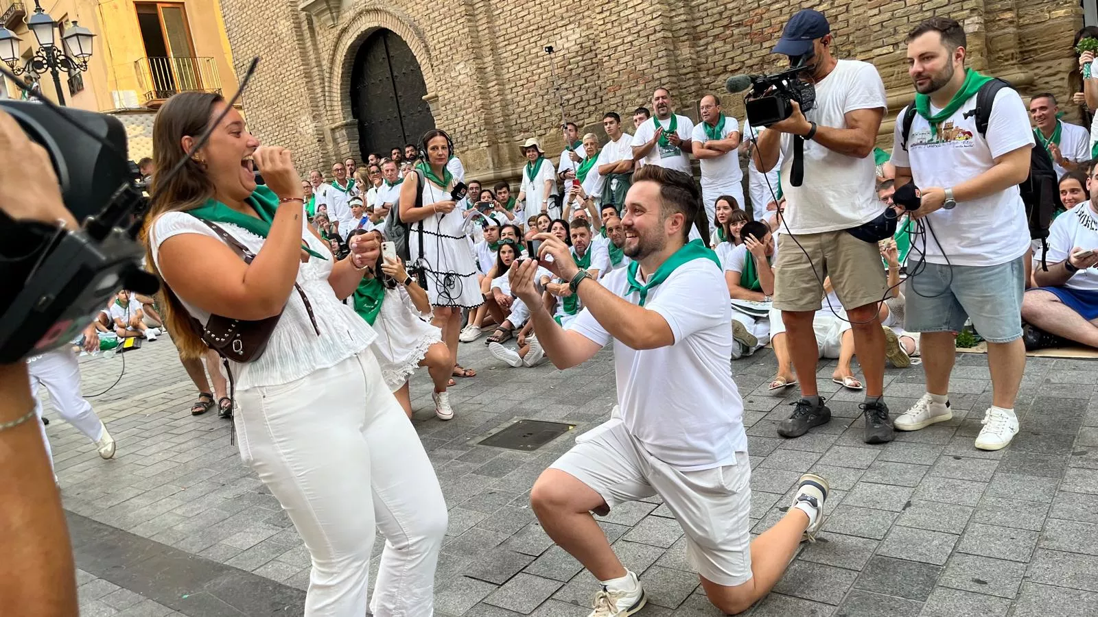 Ángel pide matrimonio a Sandra antes de los Danzantes. Foto Mercedes Manterola