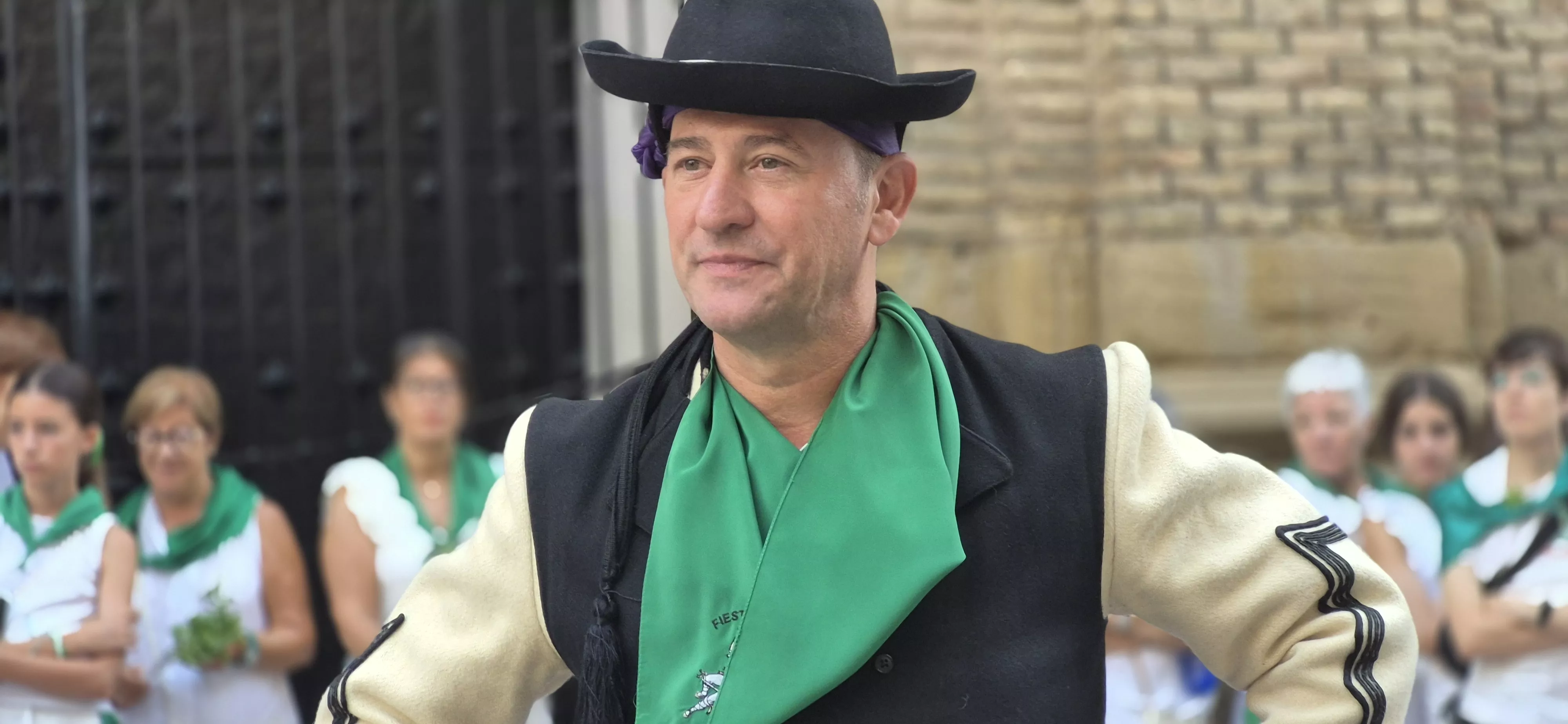 Roberto Ciria ha cantado antes de que bailaran los Danzantes. Foto Myriam Martínez