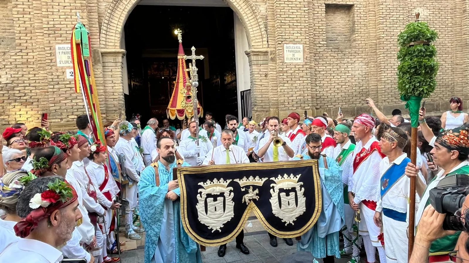 Procesión de San Lorenzo por las calles de Huesca. Foto Mercedes Manterola
