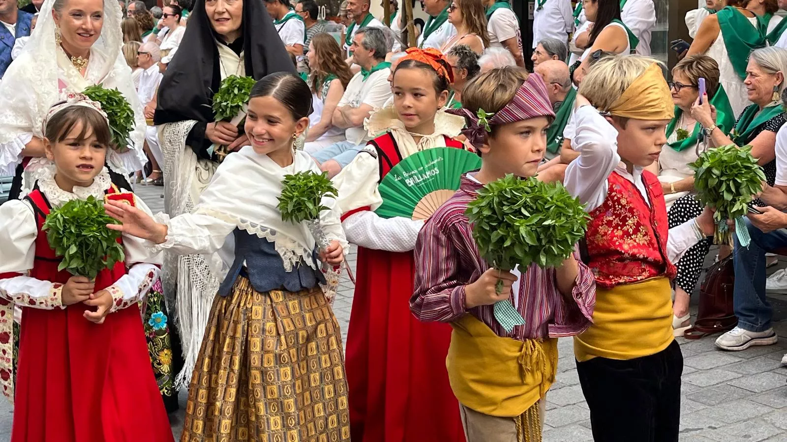 Procesión de San Lorenzo por las calles de Huesca. Foto Mercedes Manterola
