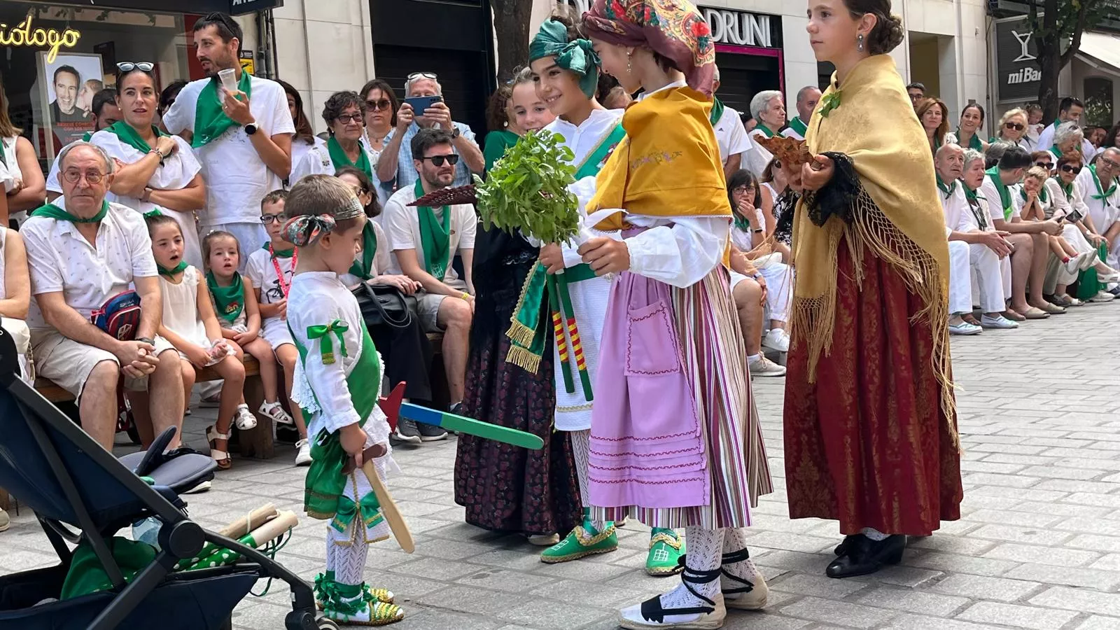Procesión de San Lorenzo por las calles de Huesca. Foto Mercedes Manterola