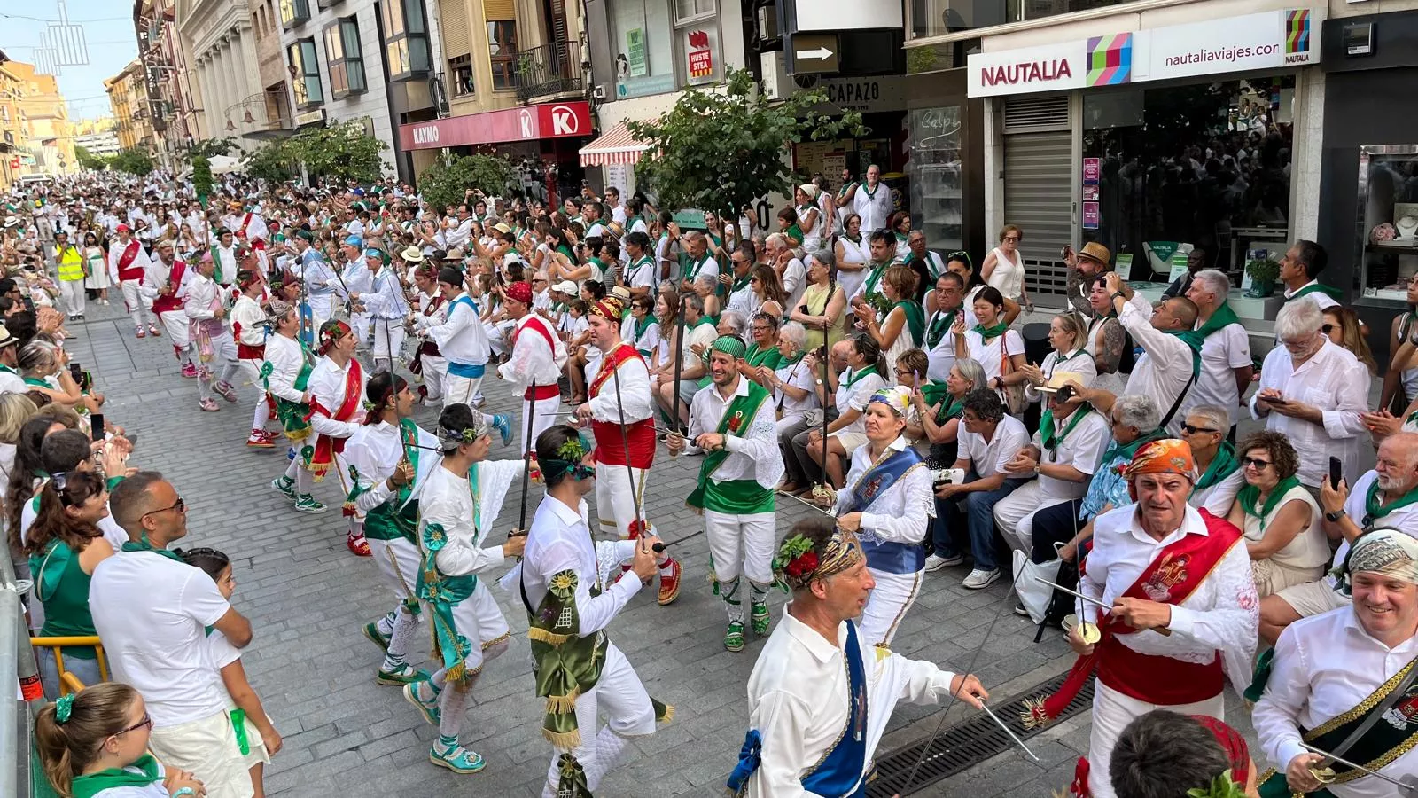 Procesión de San Lorenzo por las calles de Huesca. Foto Mercedes Manterola