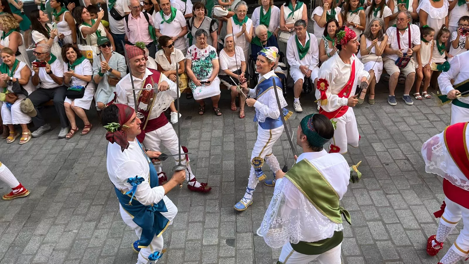 Procesión de San Lorenzo por las calles de Huesca. Foto Mercedes Manterola